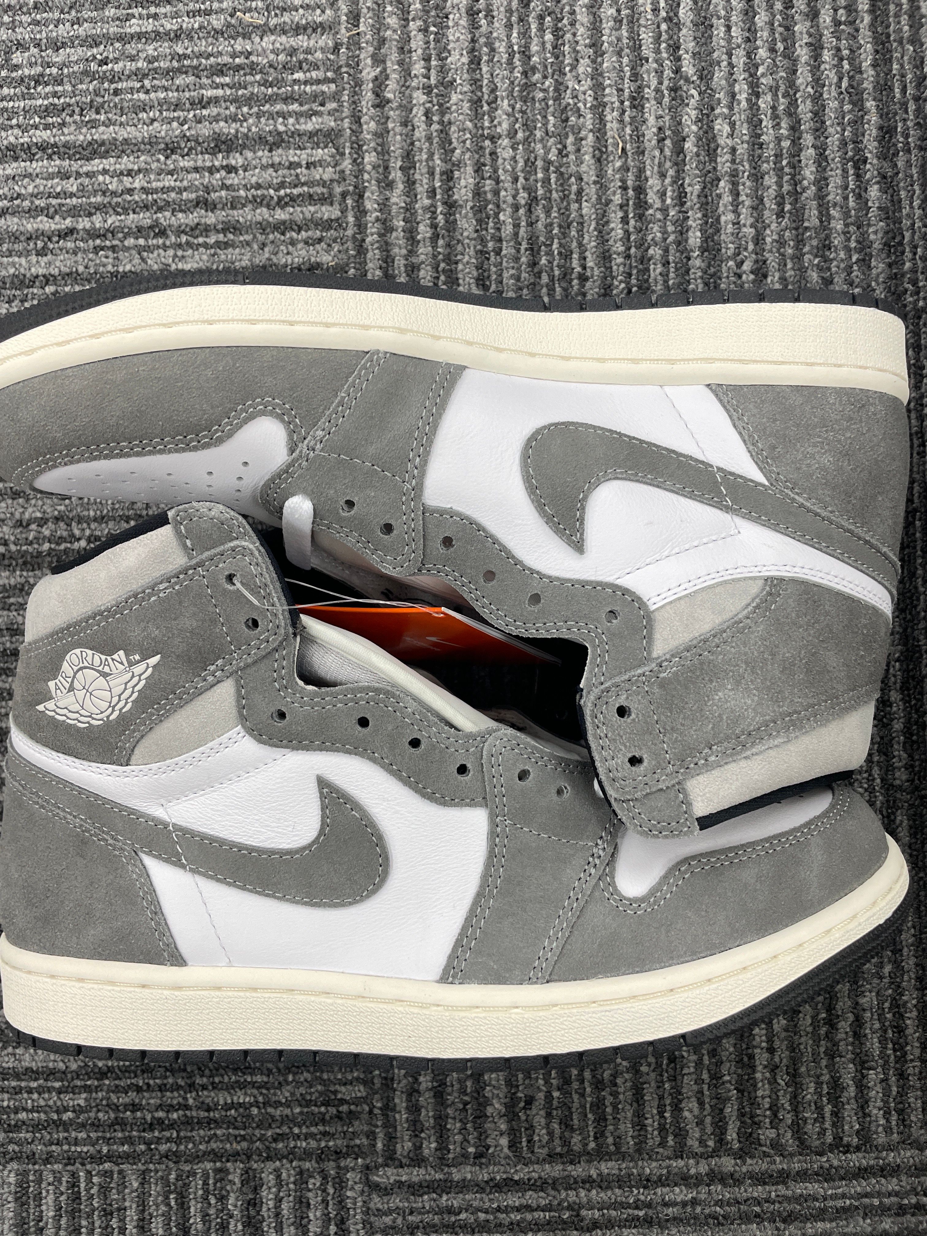 Nike Air Jordan 1 Retro High OG "Black and Smoke Grey"