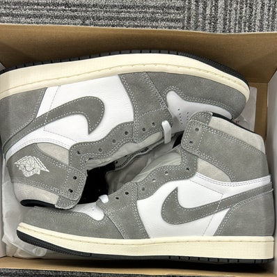 Nike Air Jordan 1 Retro High OG "Black and Smoke Grey"