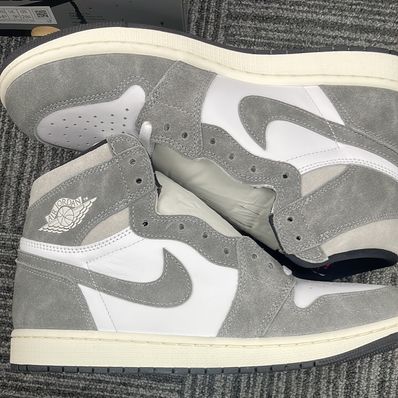 Nike Air Jordan 1 Retro High OG "Black and Smoke Grey"