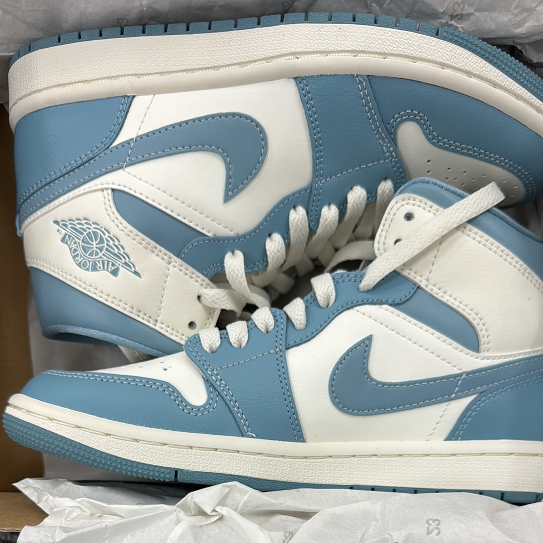 Nike Women's Air Jordan 1 Mid "University Blue"