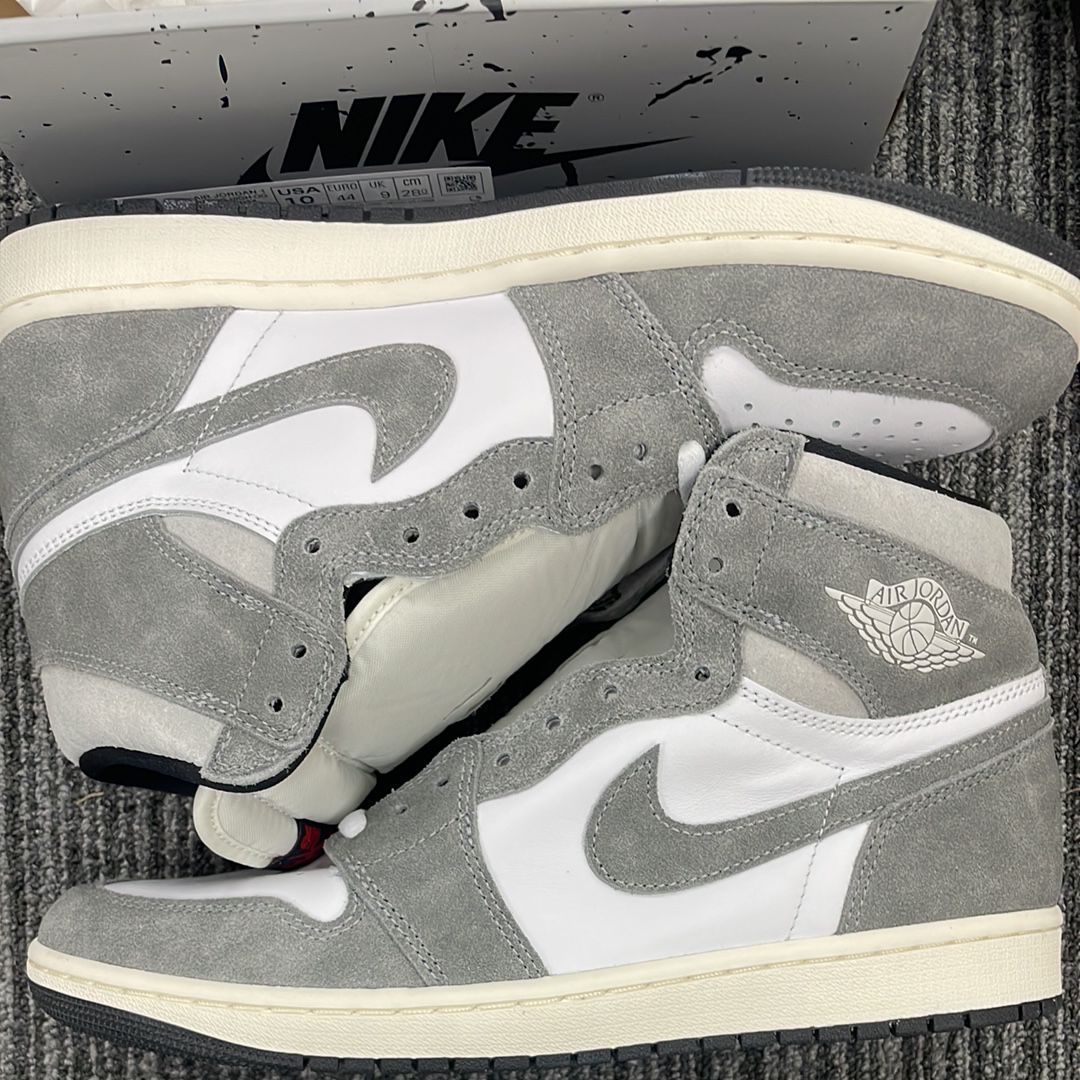 Nike Air Jordan 1 Retro High OG "Black and Smoke Grey"