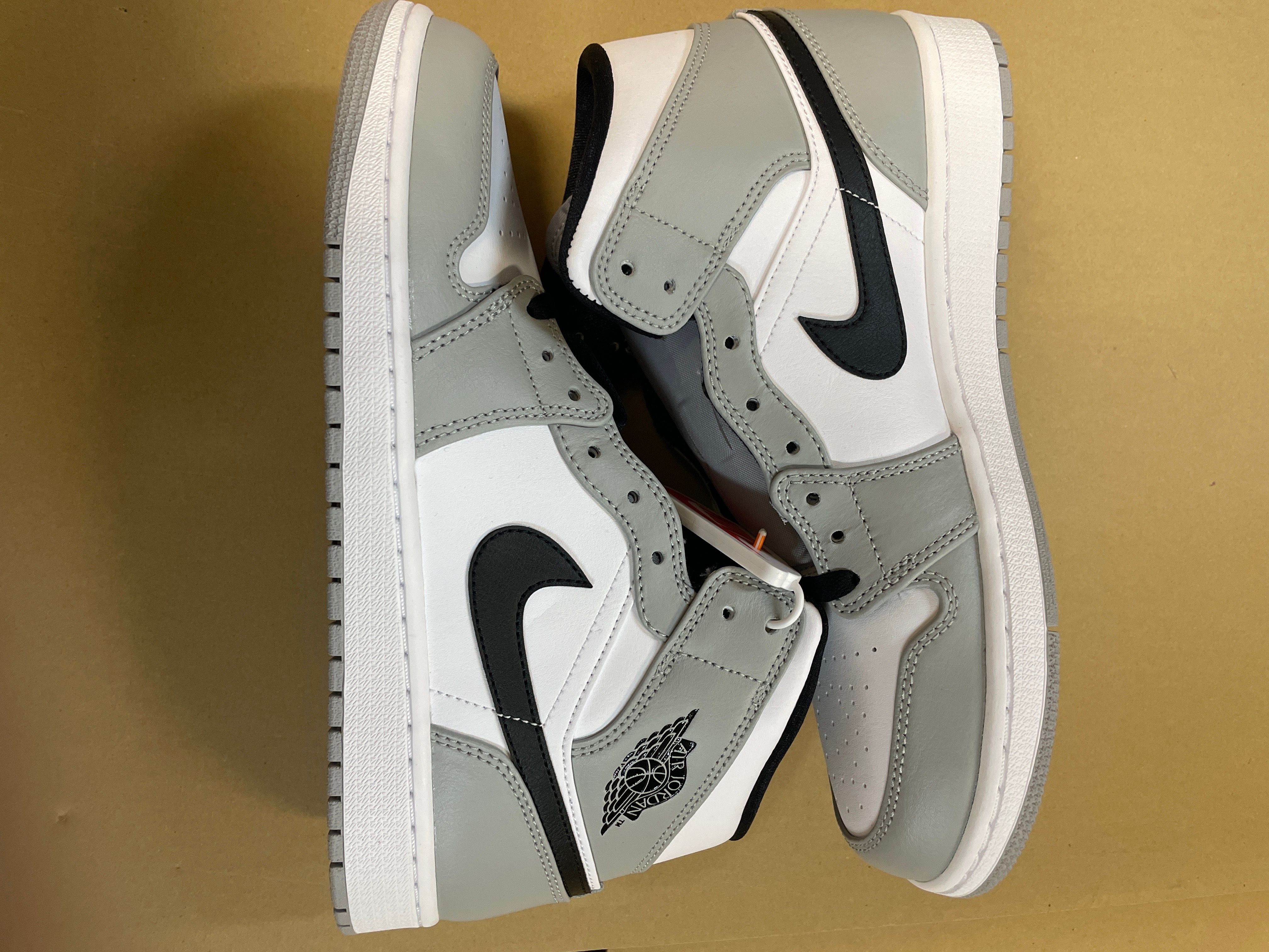Nike Air Jordan 1 Mid "Light Smoke Grey/White/Black"
