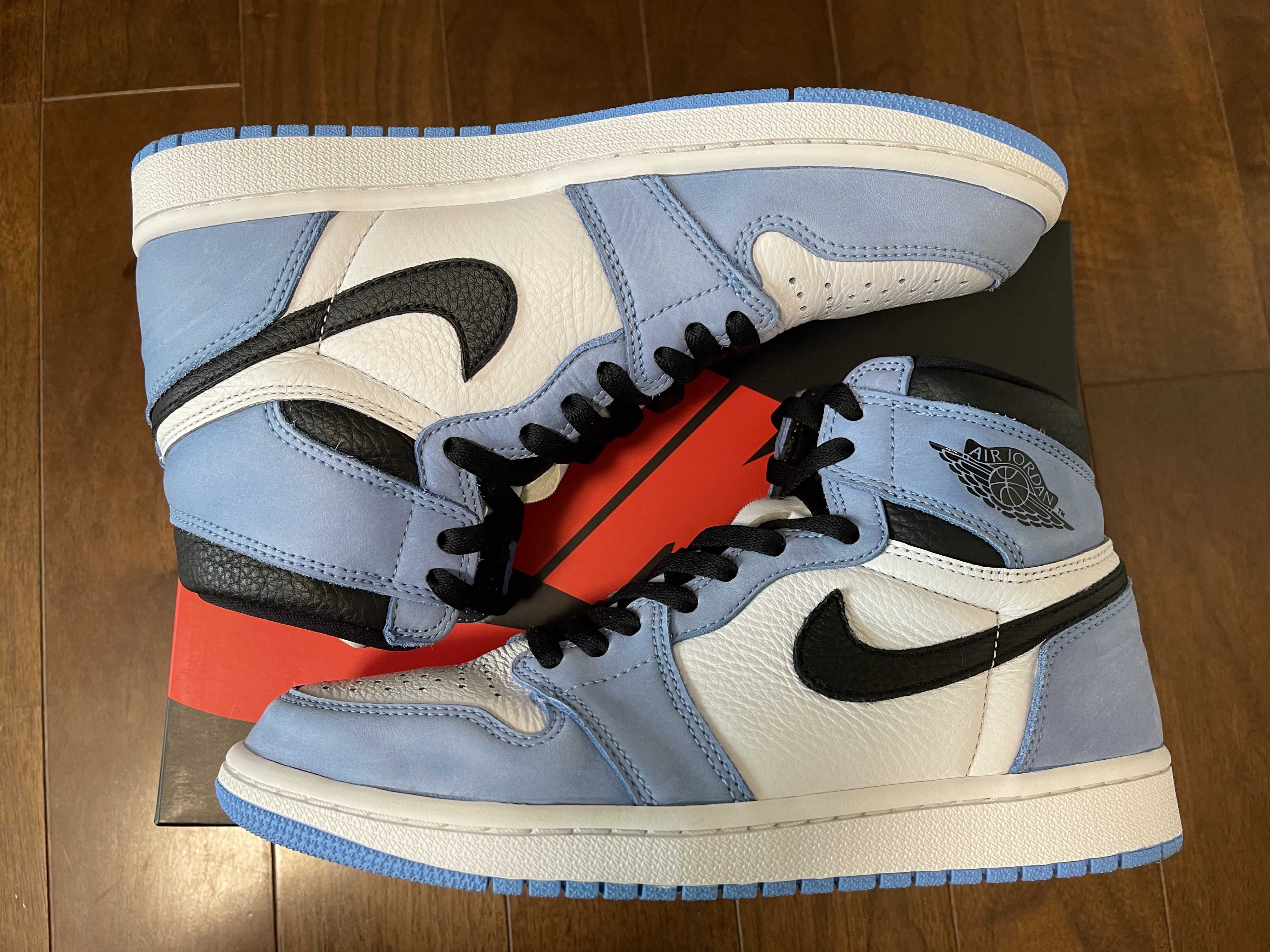 Nike Air Jordan 1 High OG "University Blue"