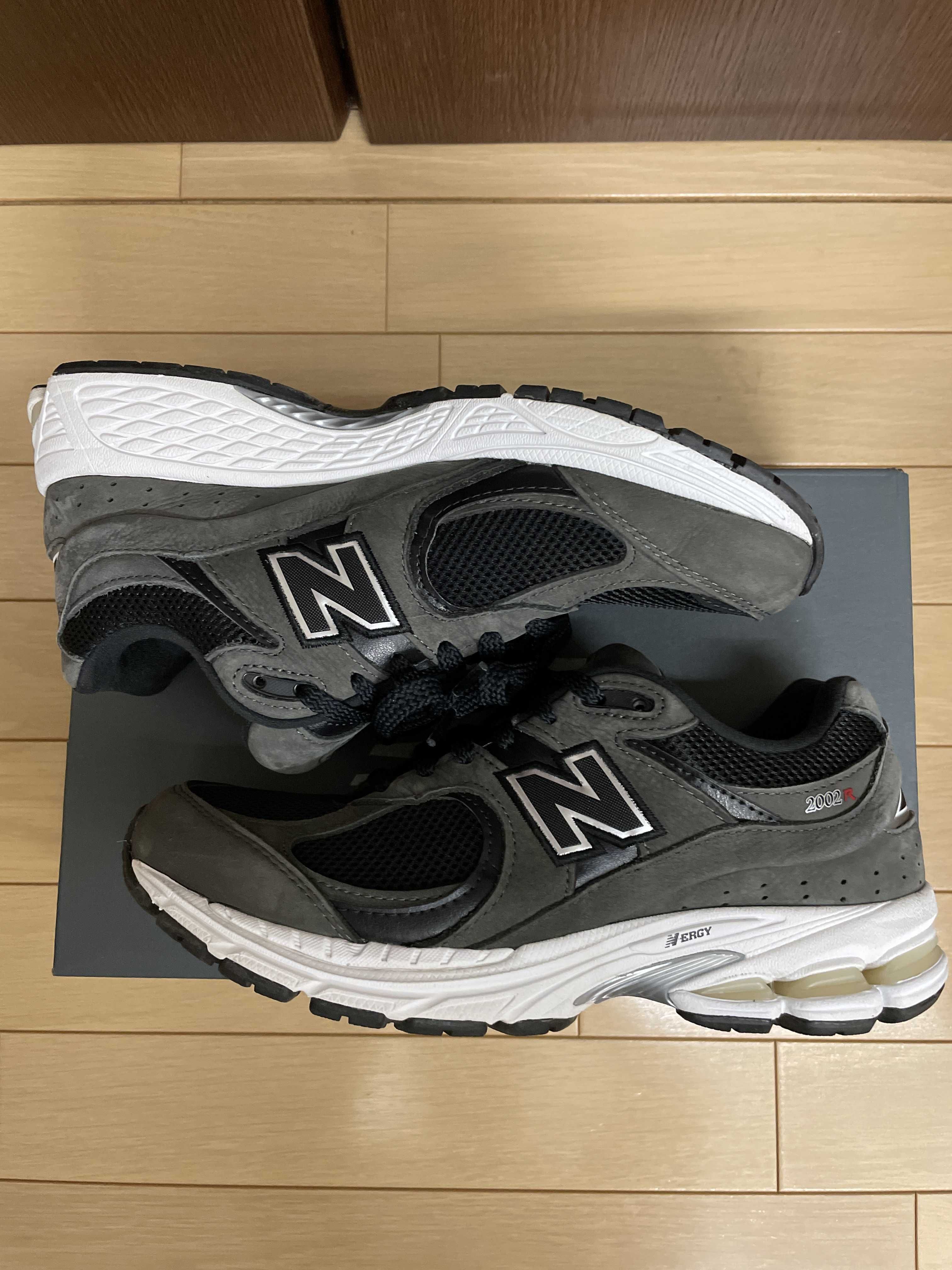 New Balance 2002R "Black/Gray"