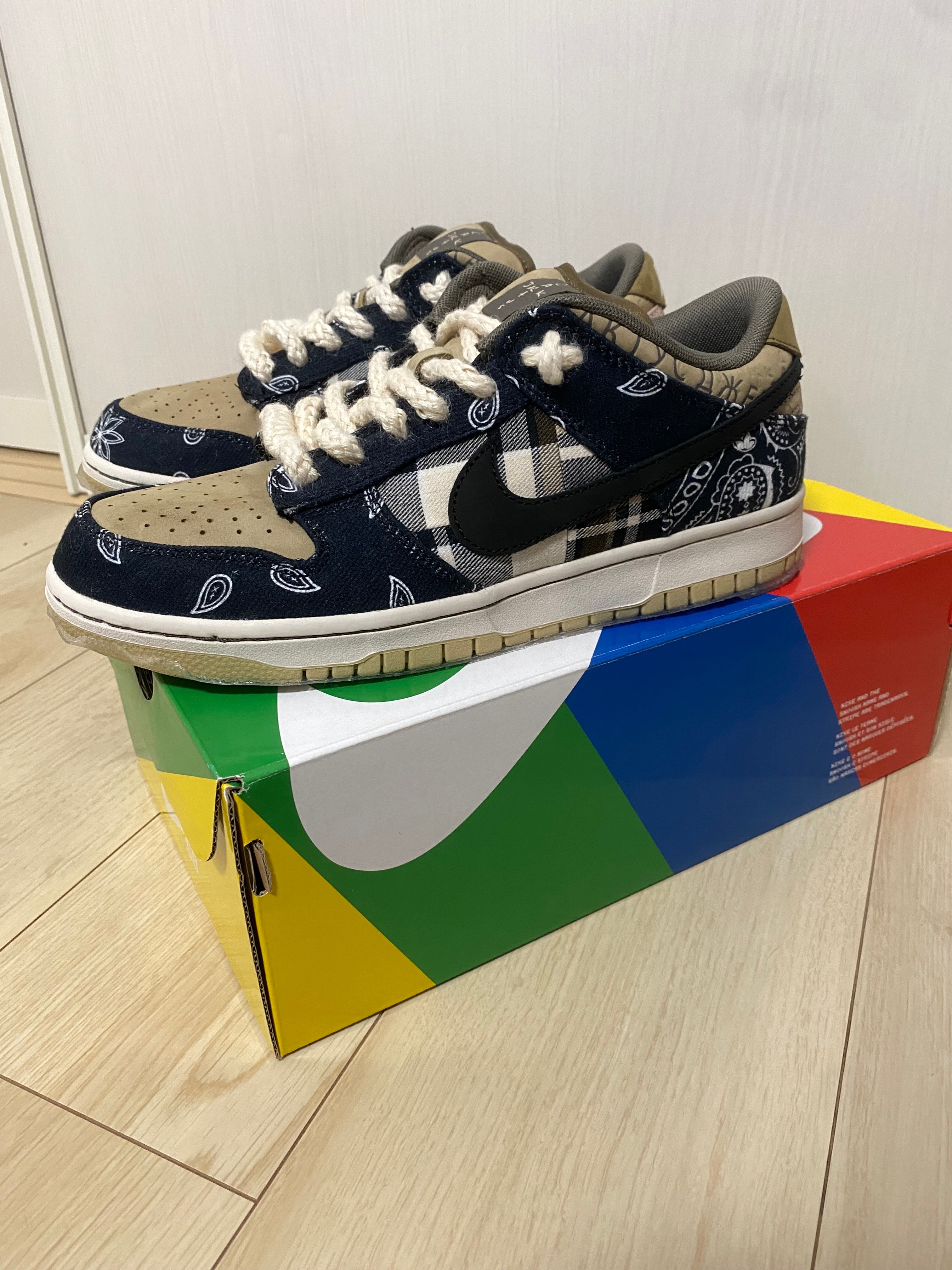 Travis Scott × Nike SB Dunk Low "Black/Parachute Beige"