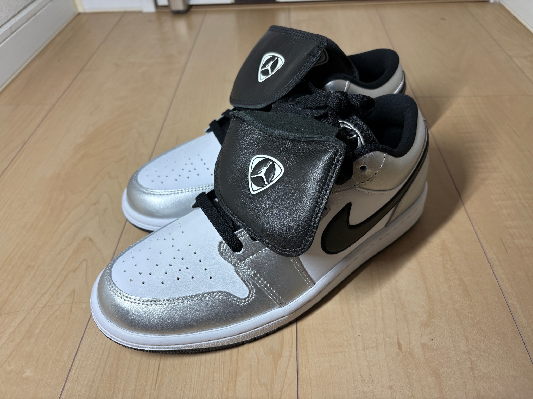 Nike Air Jordan 1 Low Se "White/Black/Metallic Silver"