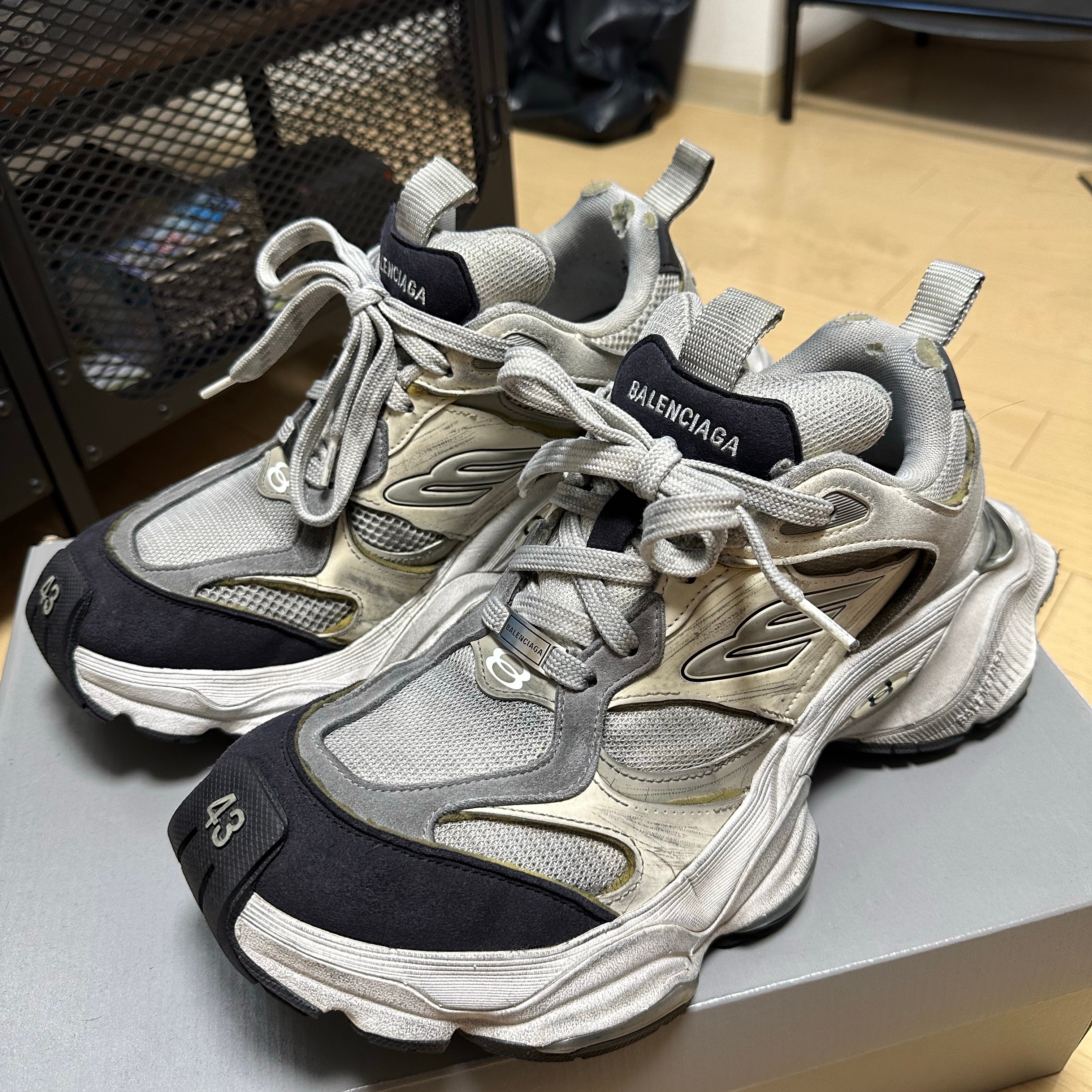 BALENCIAGA Cargo Sneaker "White/Grey"