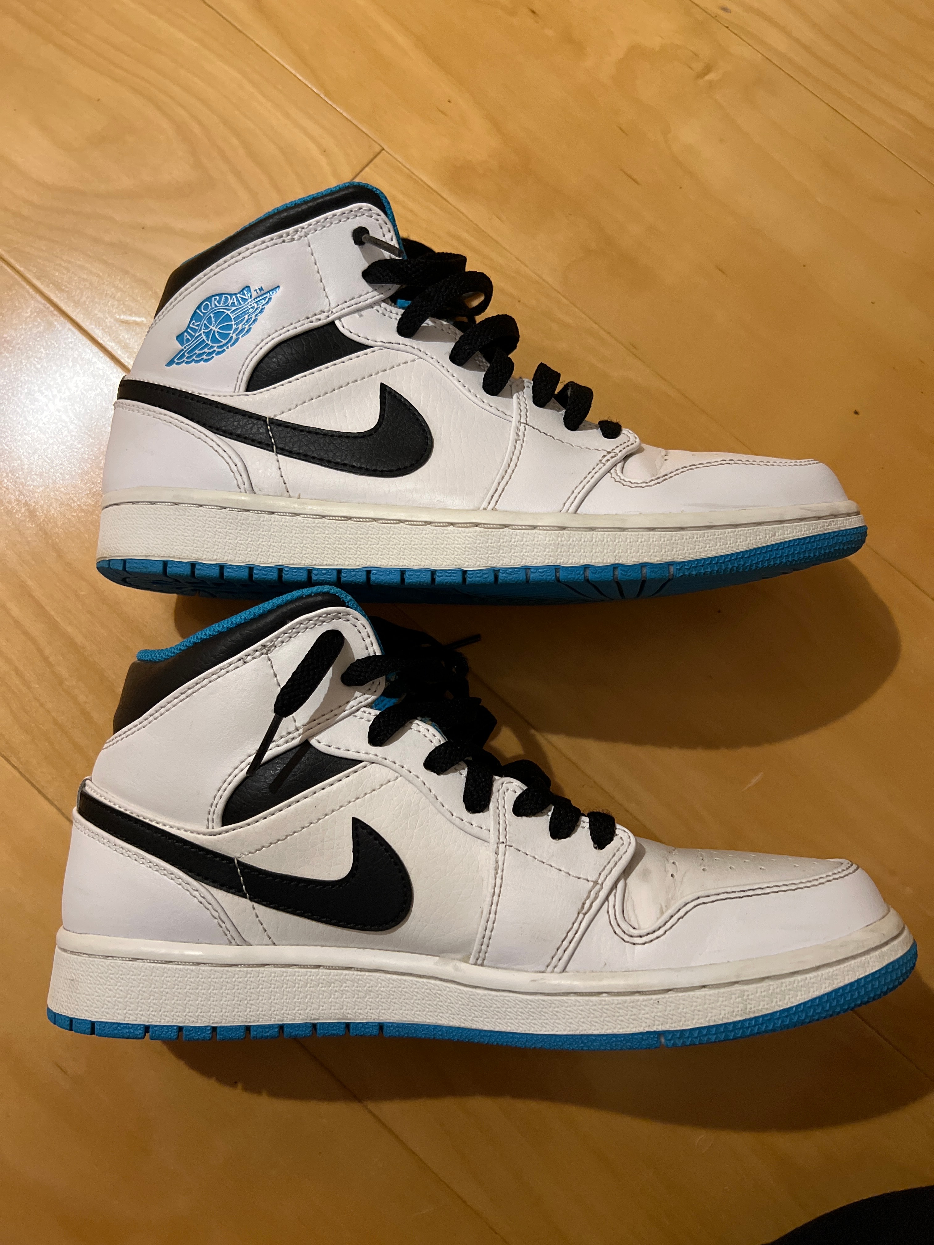 Nike Air Jordan 1 Mid "White/Laser blue"