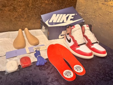 Trophy Room × Nike Air Jordan 1 Retro High "Chicago" (Friends and Family) (Blue Laces)