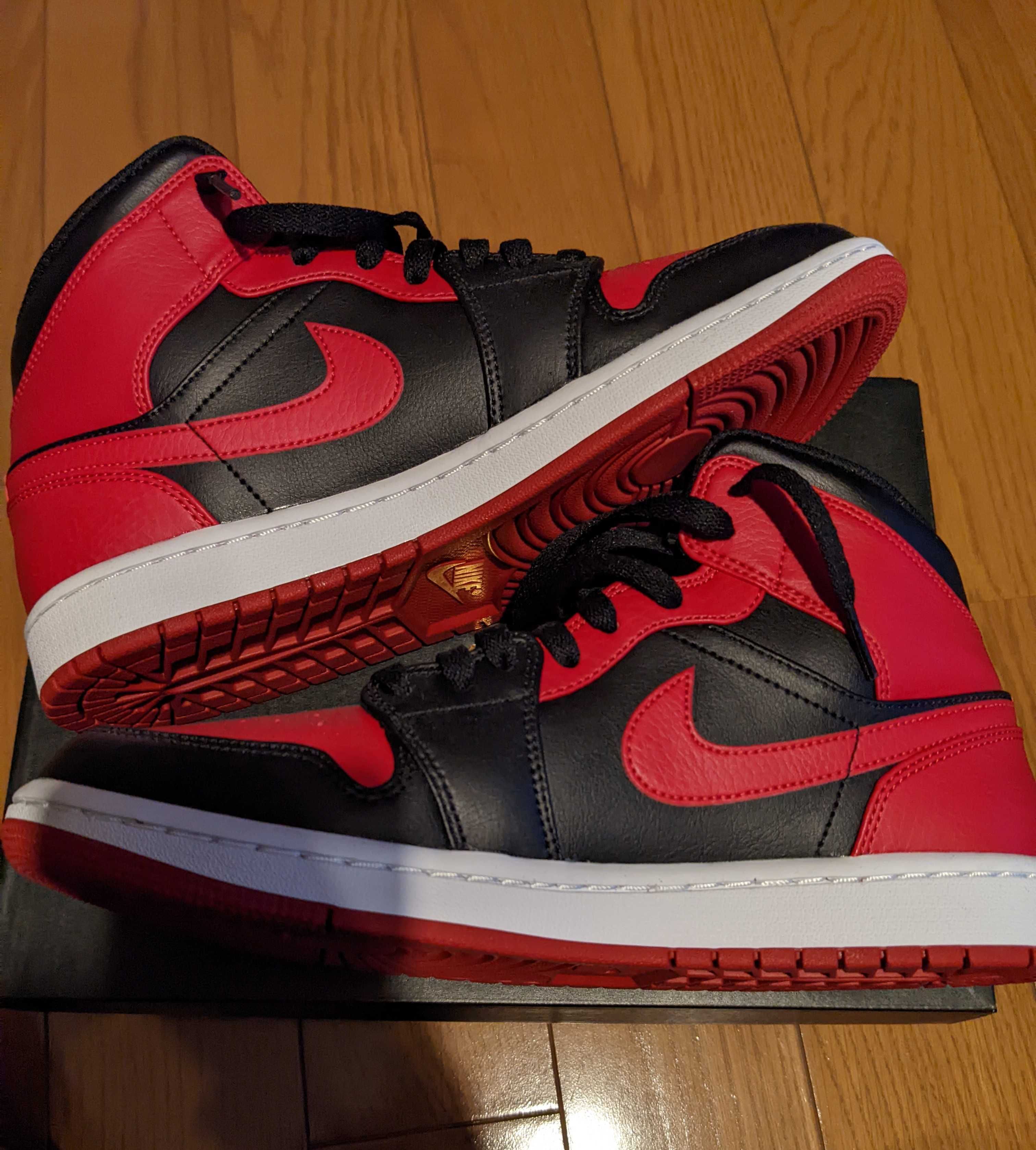 Nike Air Jordan 1 Mid "Bred"