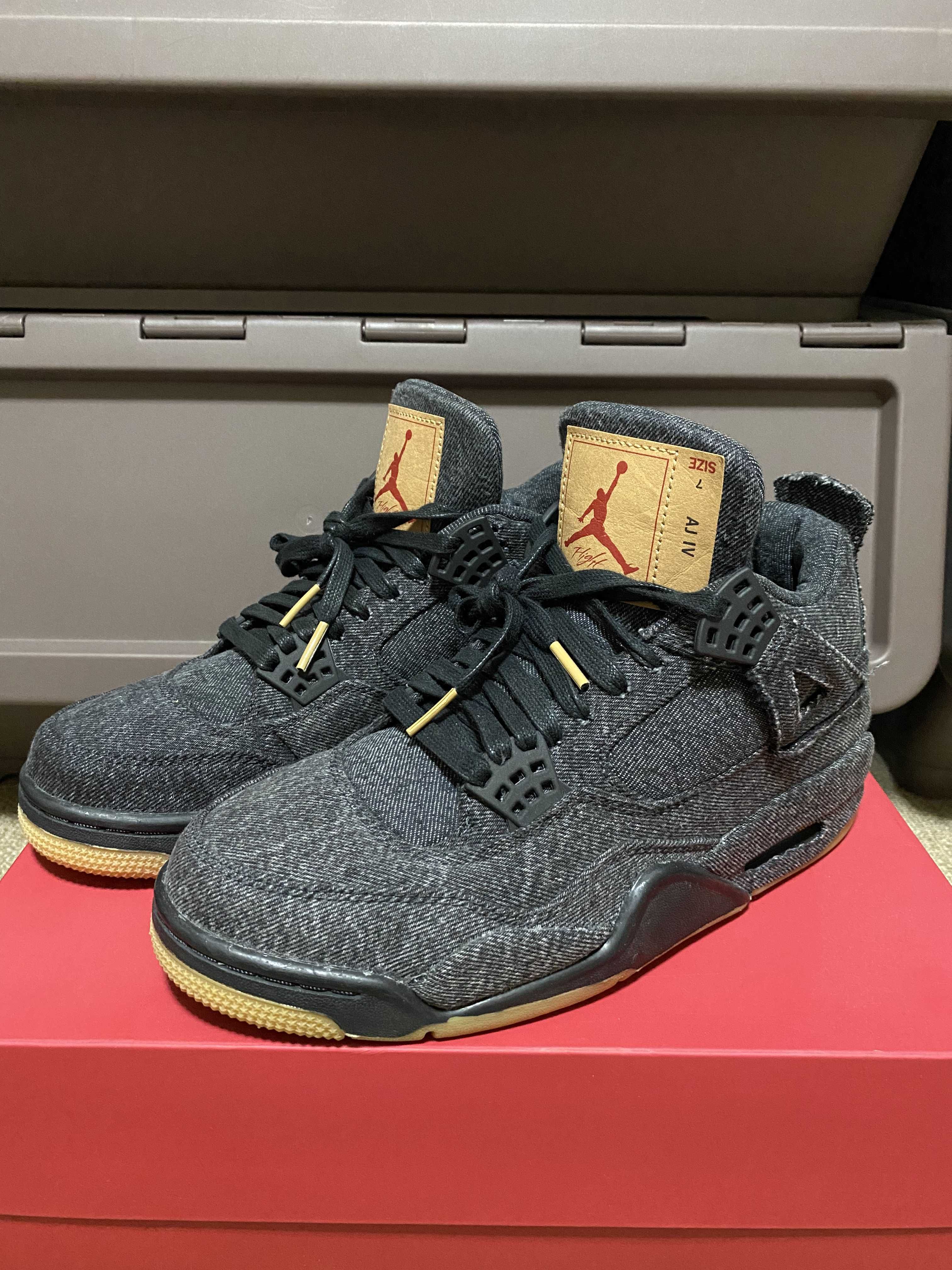 Nike × Levi's Air Jordan 4 "Black Denim" (Tag: LEVIS®)