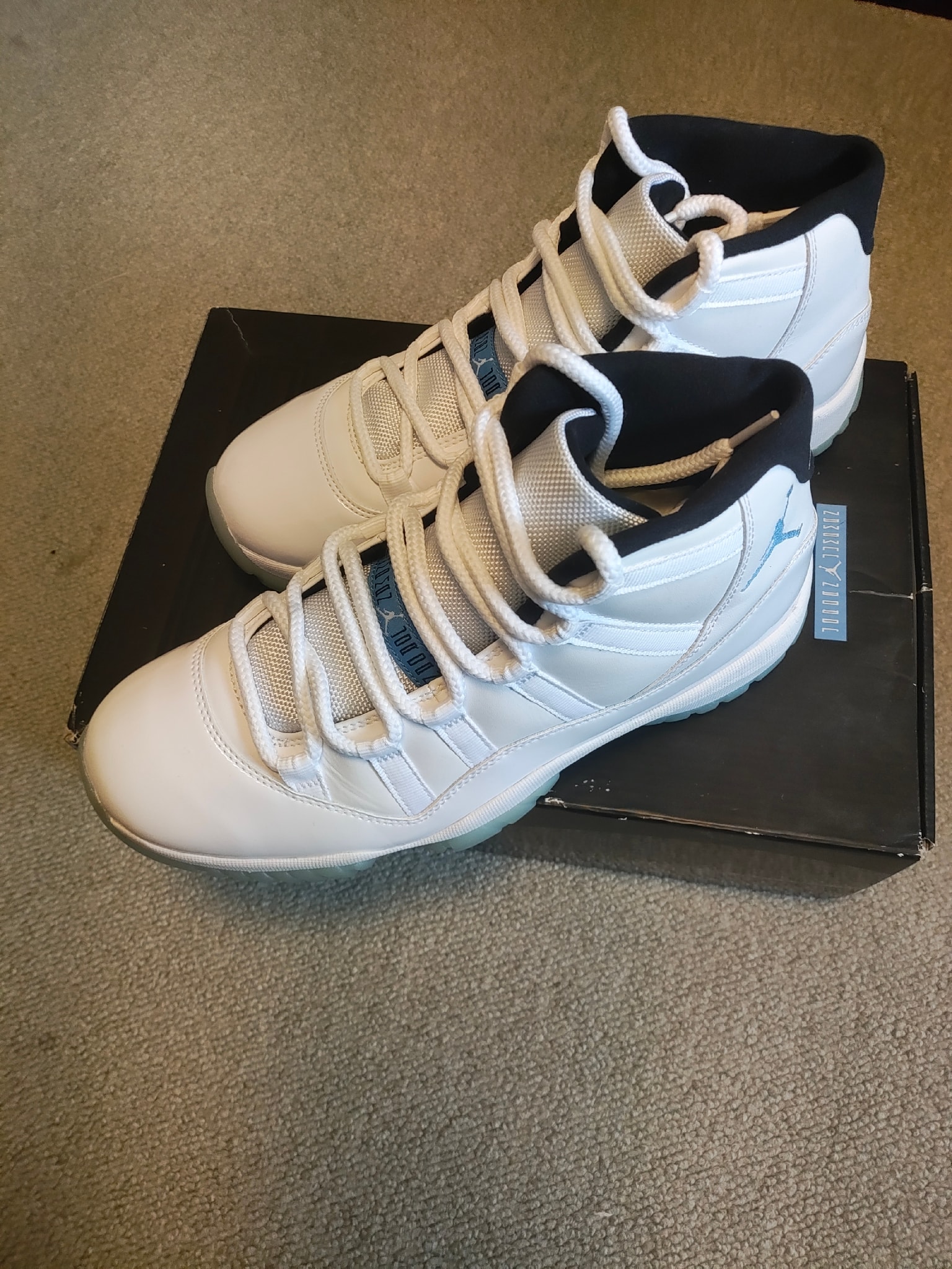 Nike Air Jordan 11 Retro "White/Legend Blue"