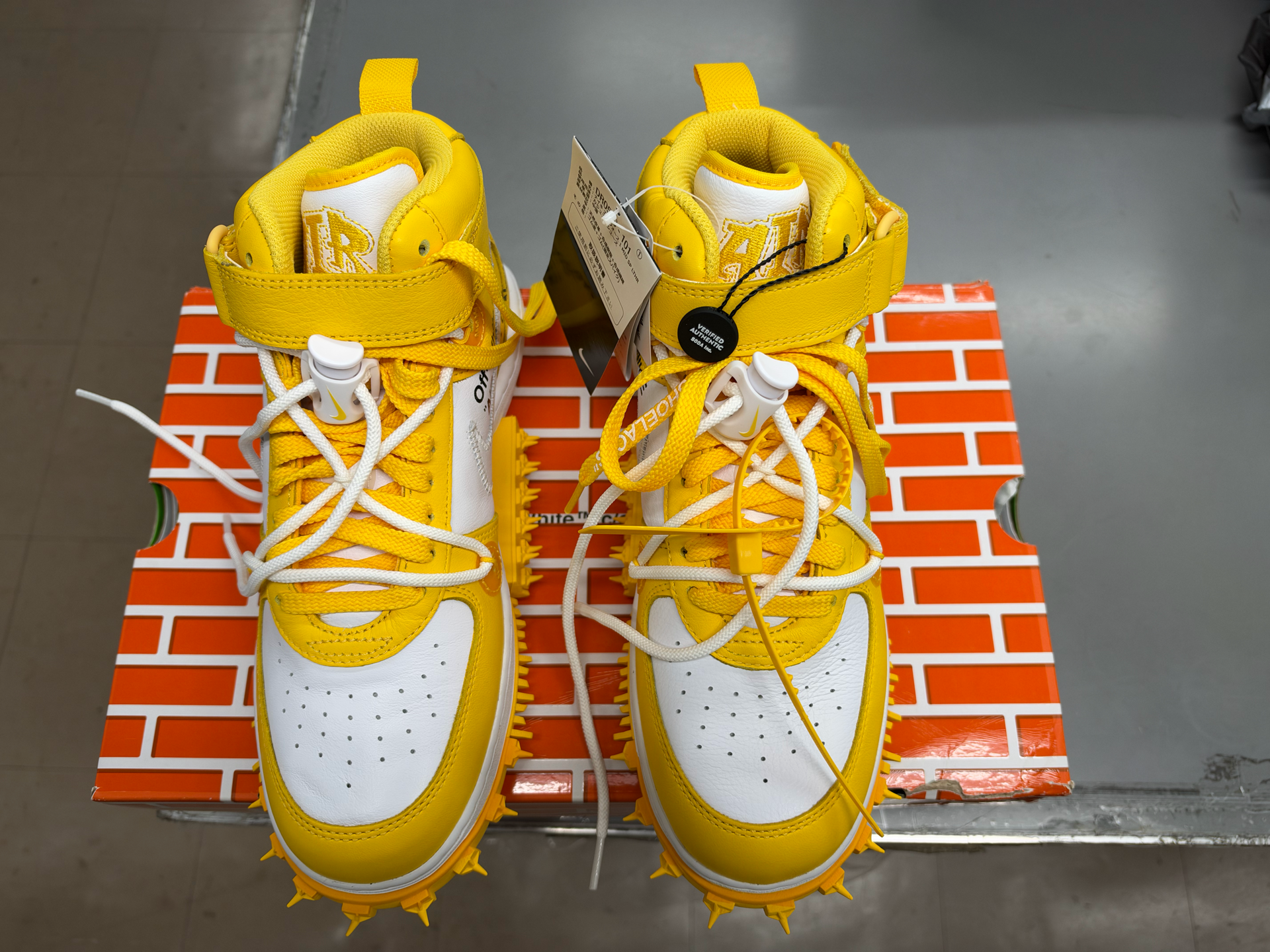 Off-White × Nike Air Force 1 Mid SP LTHR "White and Varsity Maize"
