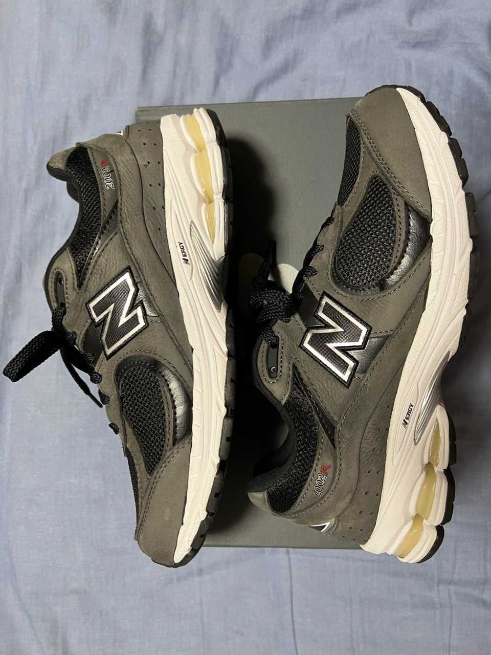 New Balance 2002R "Black/Gray"