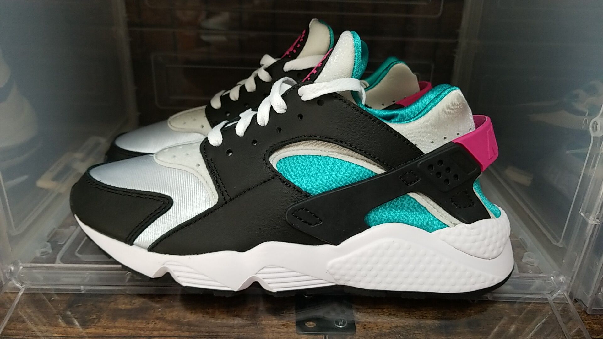 Nike Air Huarache "Black/New Emerald/Pure Platinum"