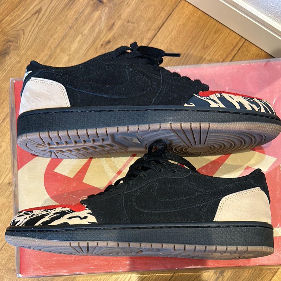 Sole Fly × Nike Air Jordan 1 Low "Black and Sport Red"