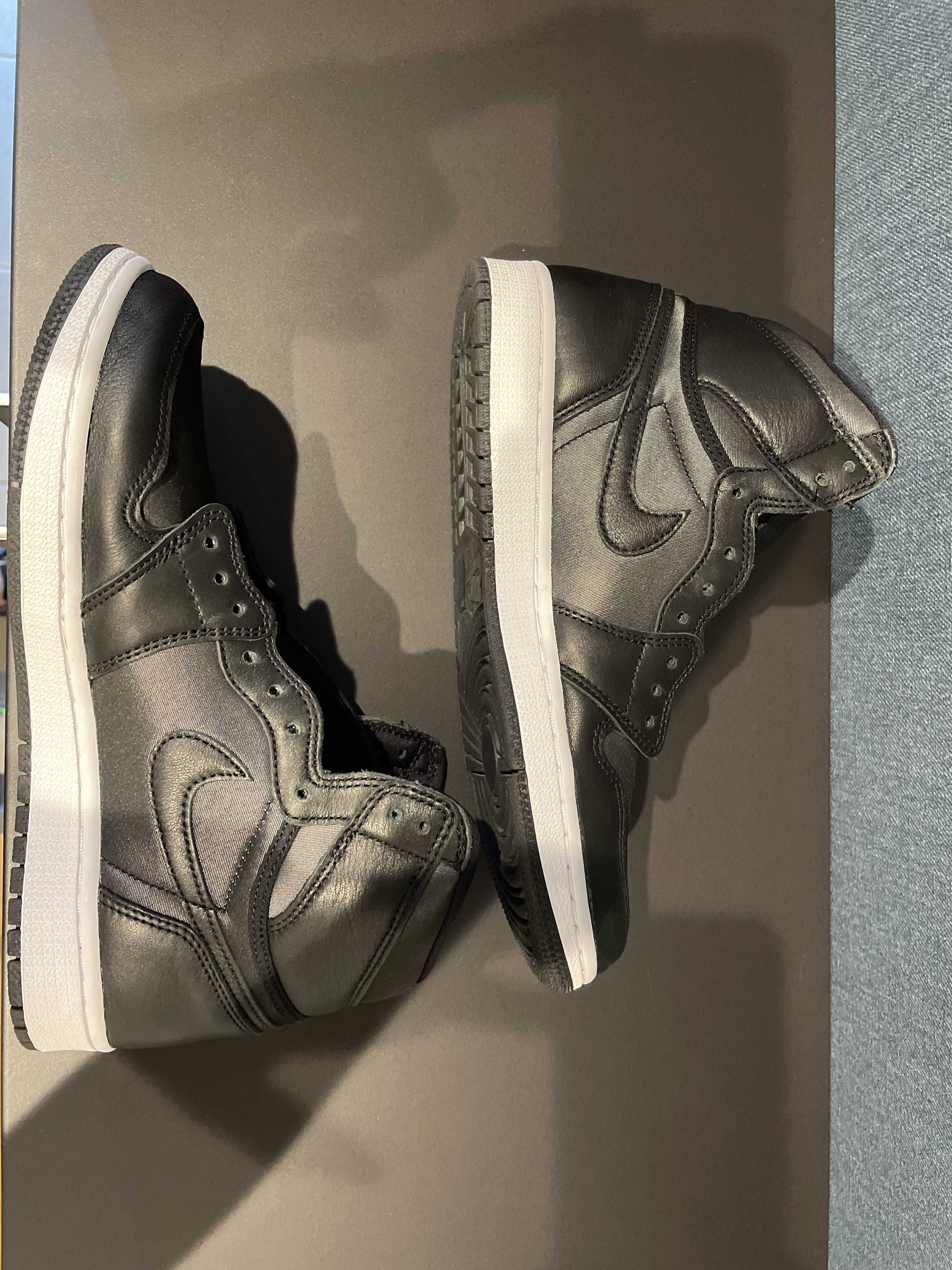 Nike Air Jordan 1 Retro High OG "Black/Metallic Silver/Gym Red"