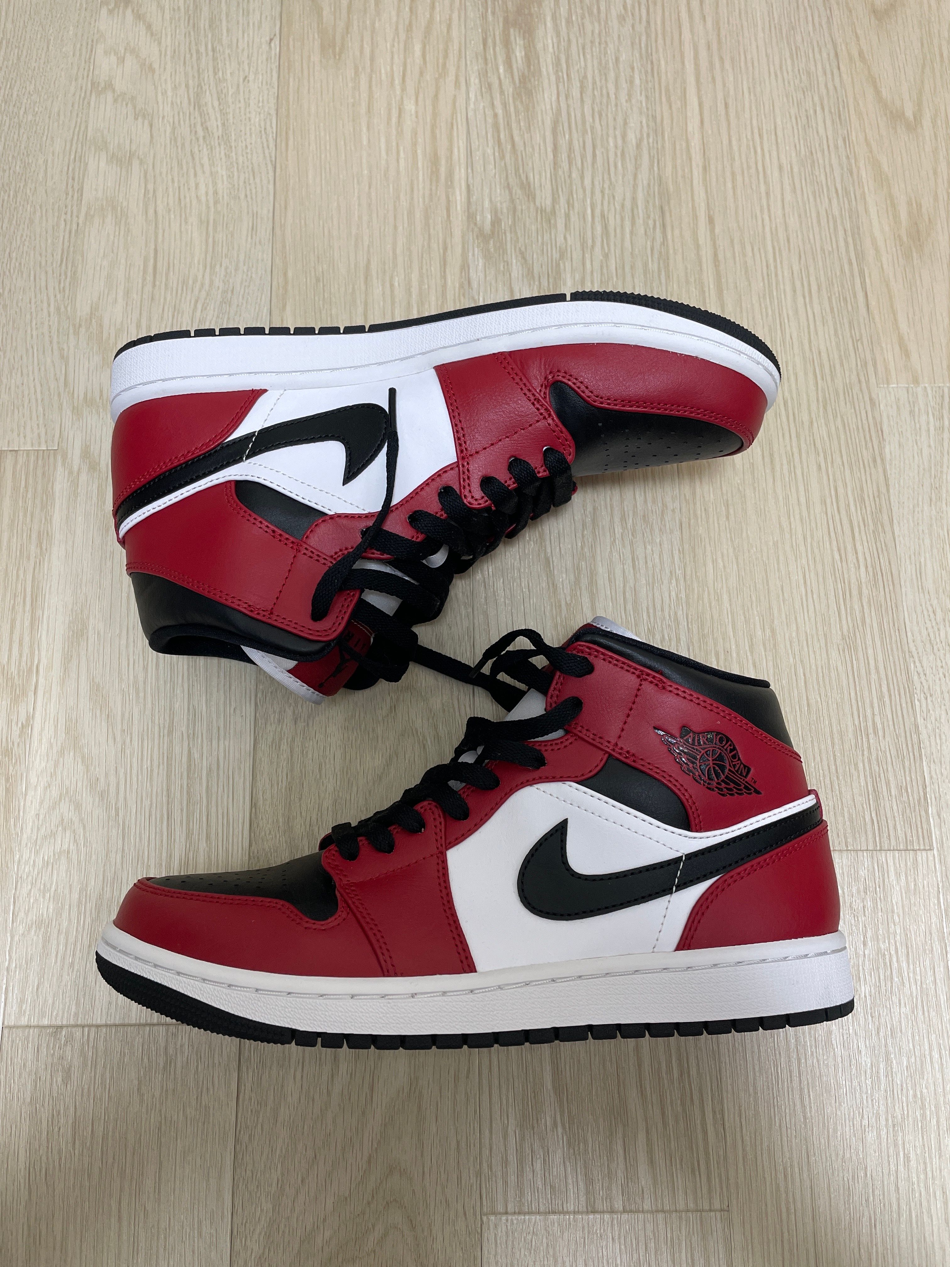 Nike Air Jordan 1 Mid "Chicago Black Toe"