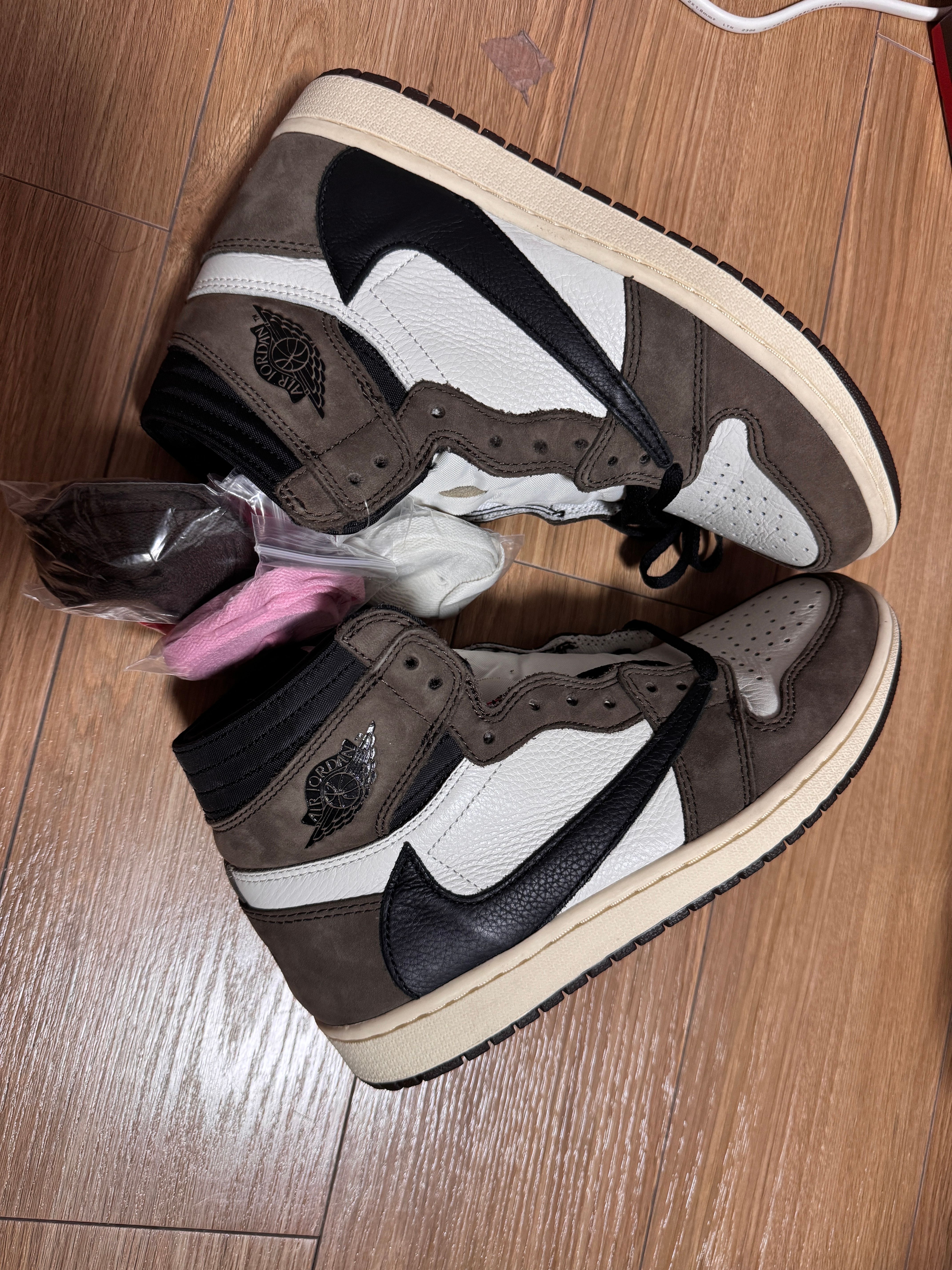 Travis Scott × Nike Air Jordan 1 Retro High OG TS SP "Sail/Dark Mocha"