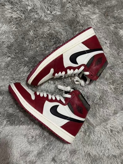 Nike Air Jordan 1 High OG "Lost & Found/Chicago"