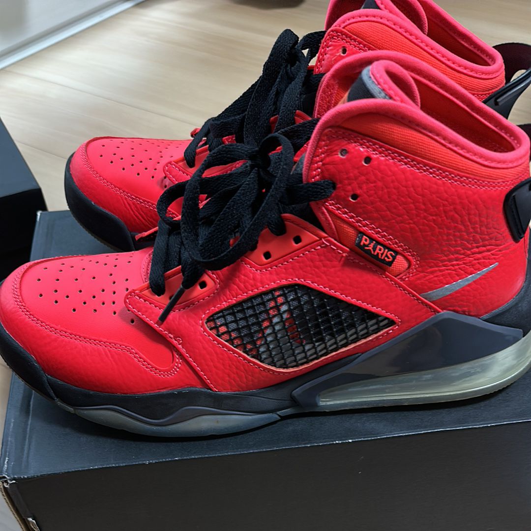 NIKE × PARIS SAINT GERMAIN JORDAN MARS 270 INFRARED