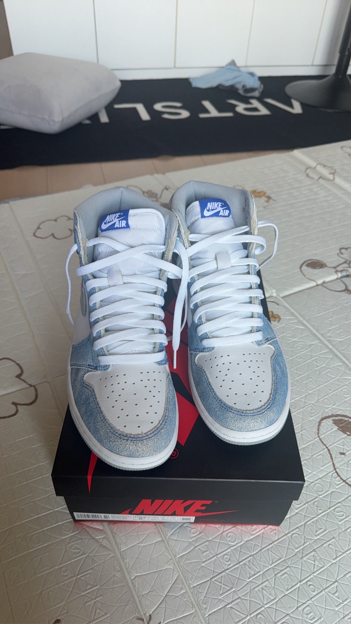 Nike Air Jordan 1 High OG "Hyper Royal"