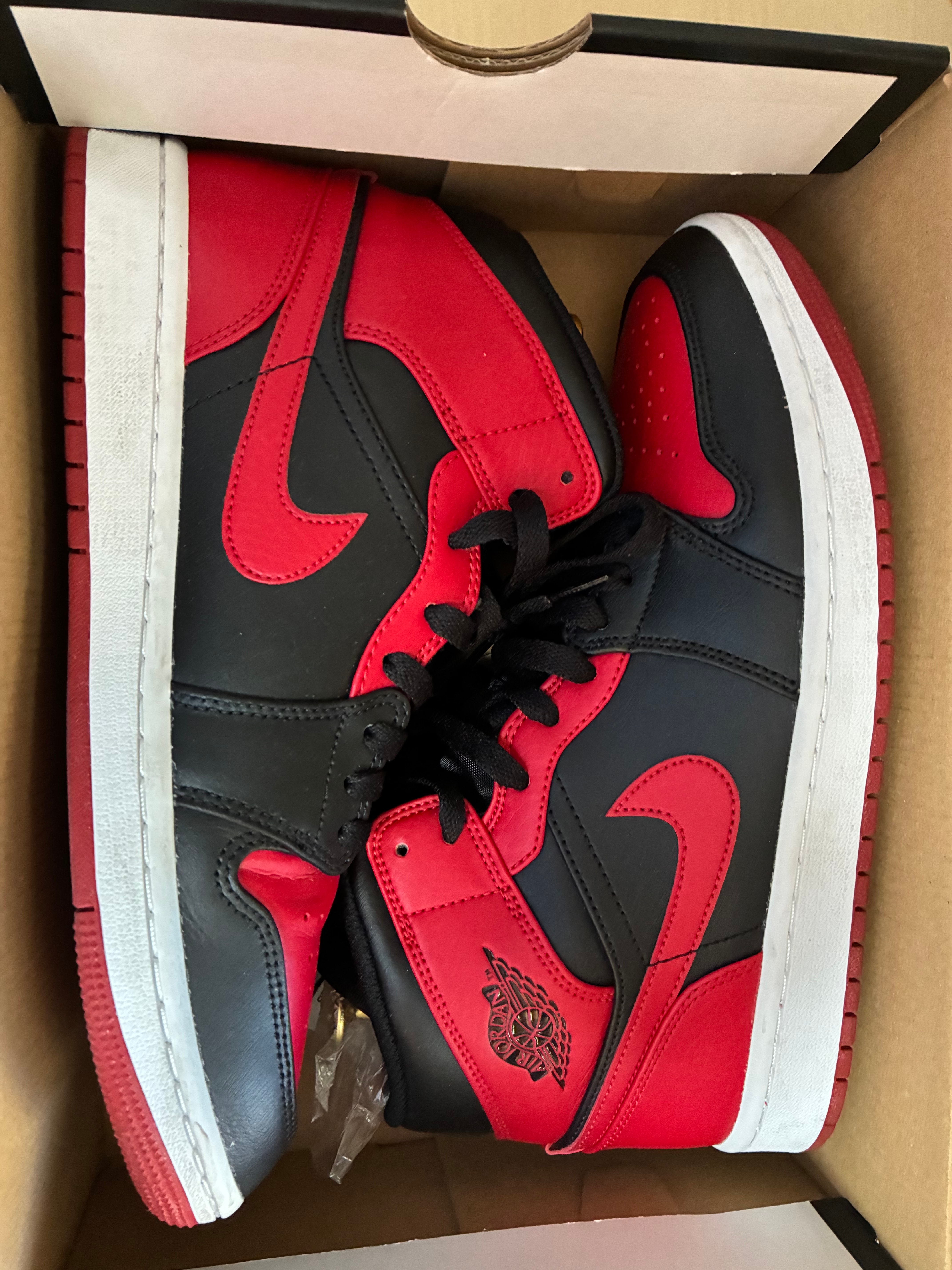 ナイキ エアジョーダン1 ミッド  "ブレッド"