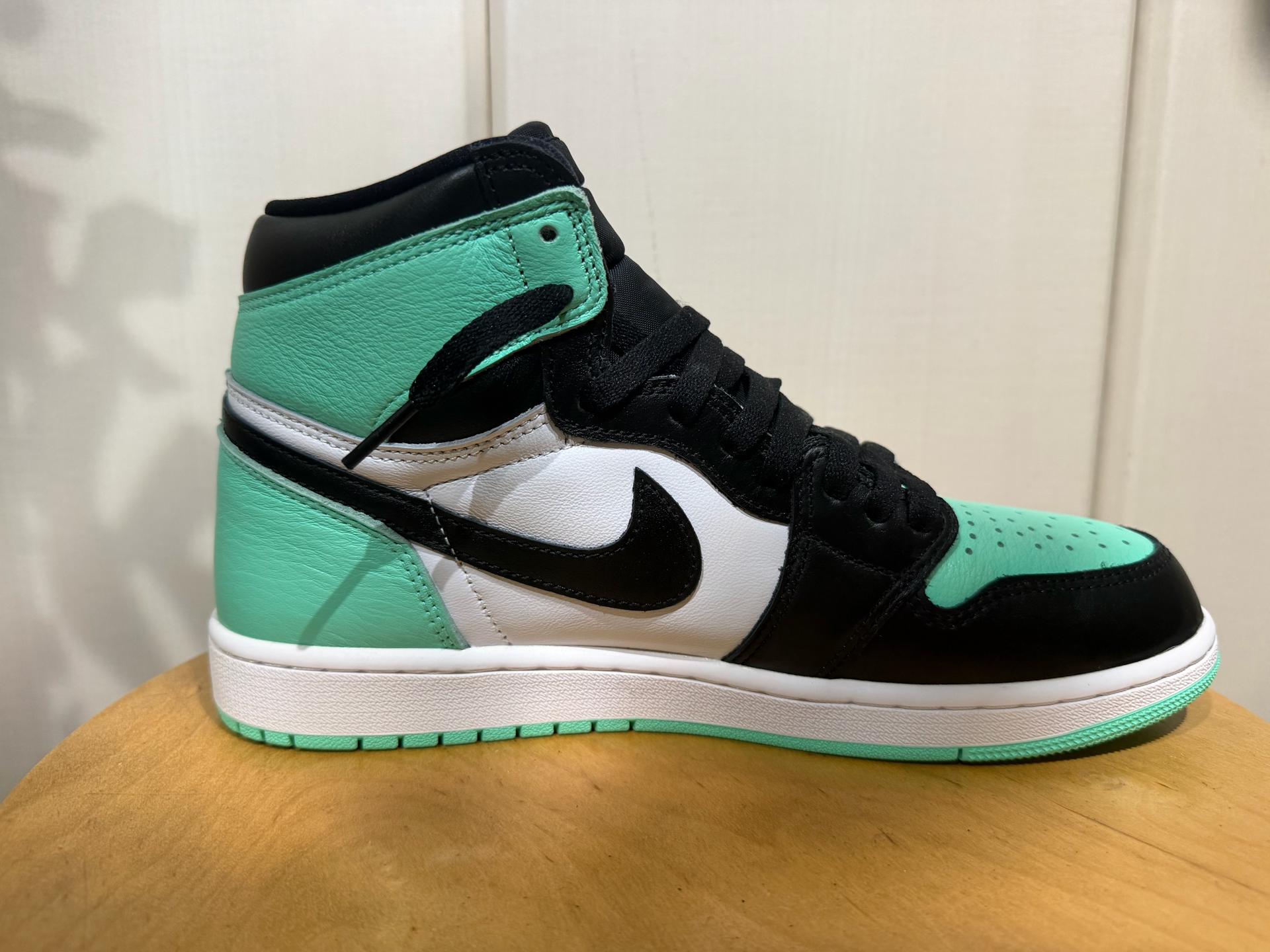 Nike Air Jordan 1 High OG "Green Glow"