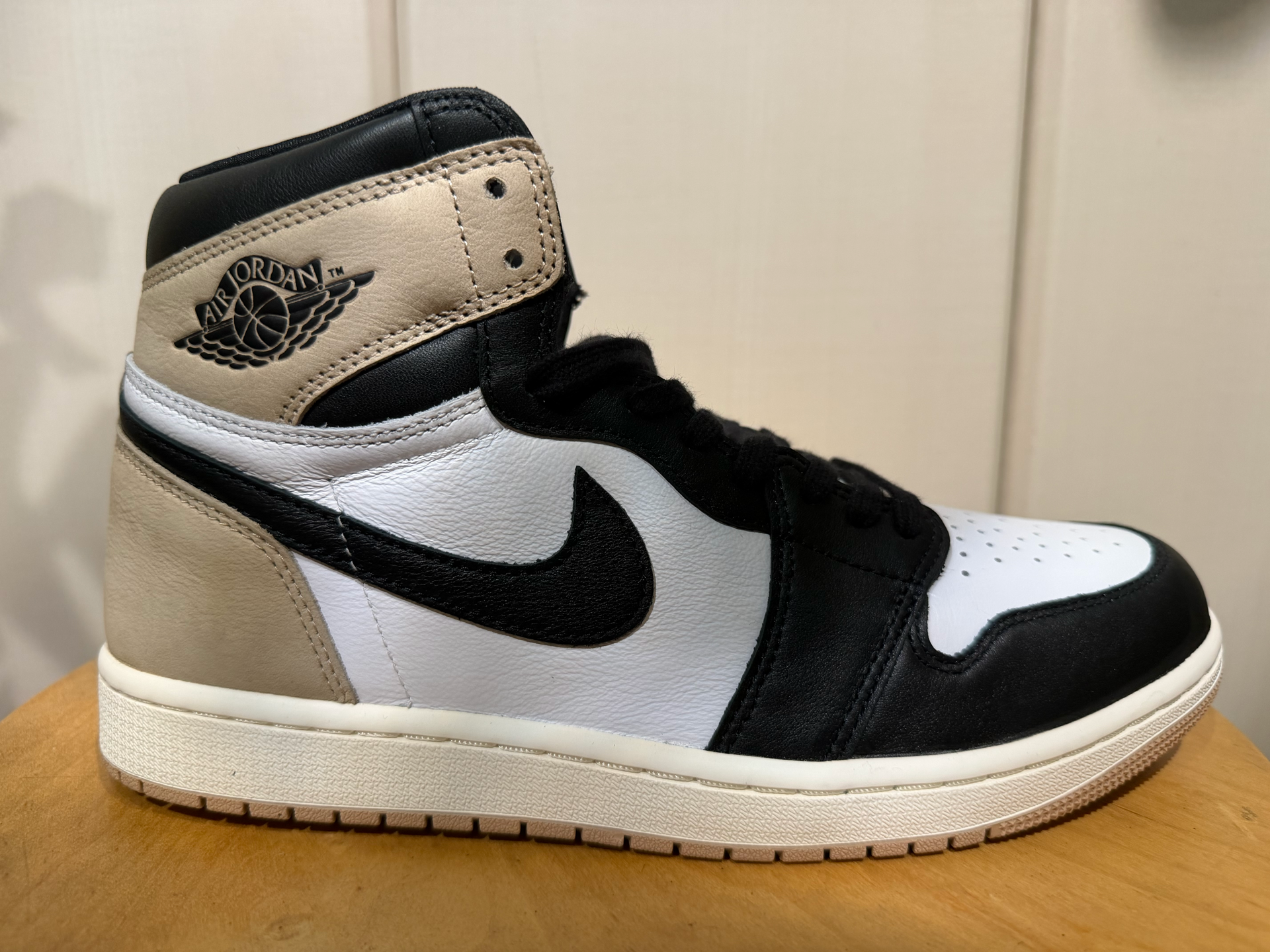 Nike Women's Air Jordan 1 Retro High OG "Latte"