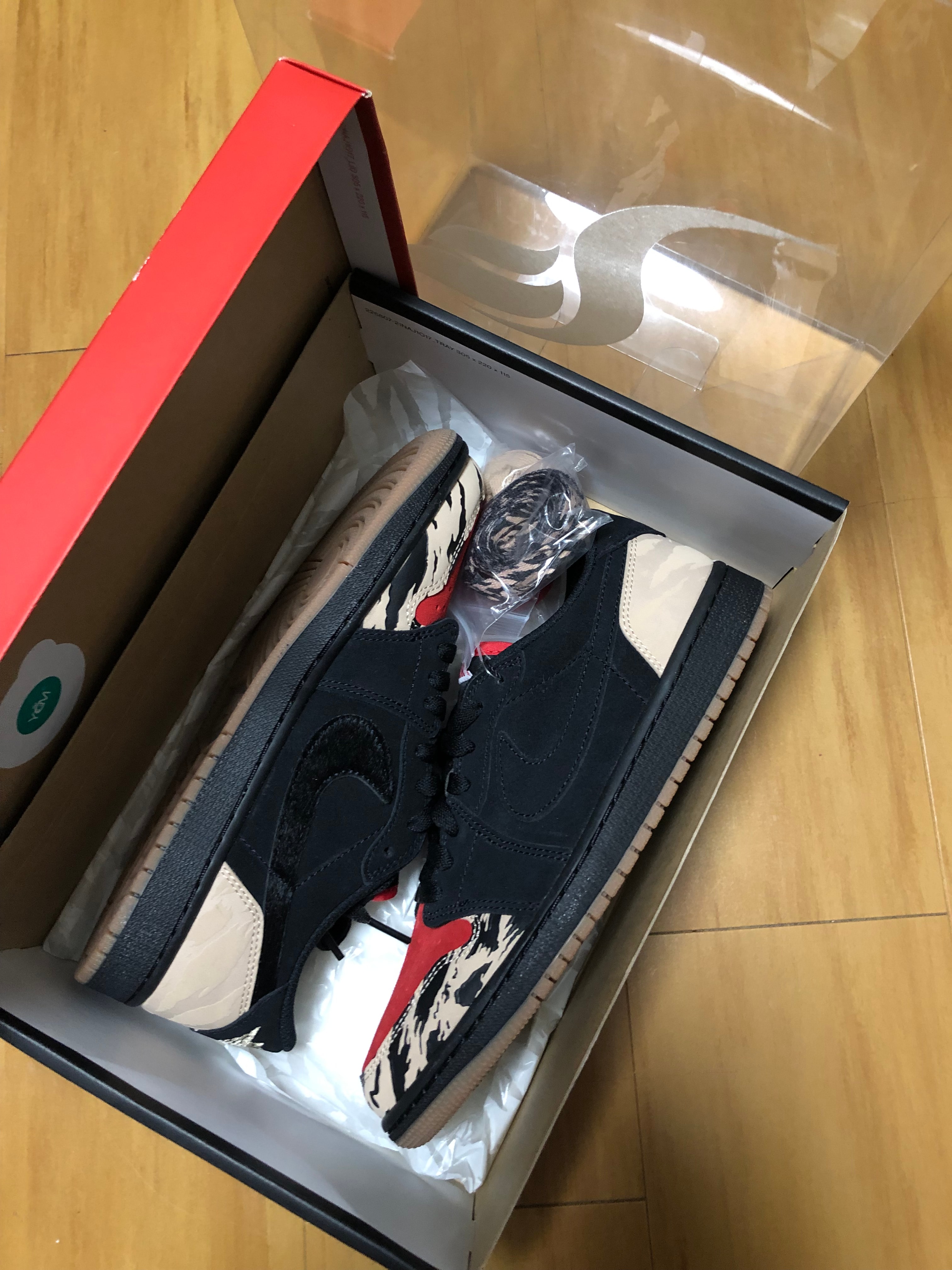 Sole Fly × Nike Air Jordan 1 Low "Black and Sport Red"
