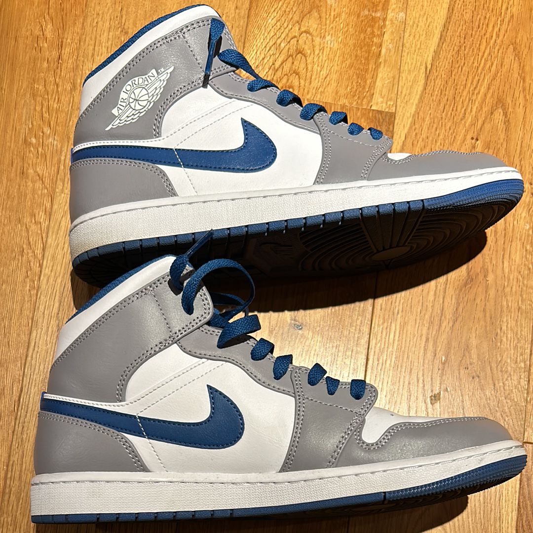 Nike Air Jordan 1 Mid "True Blue"