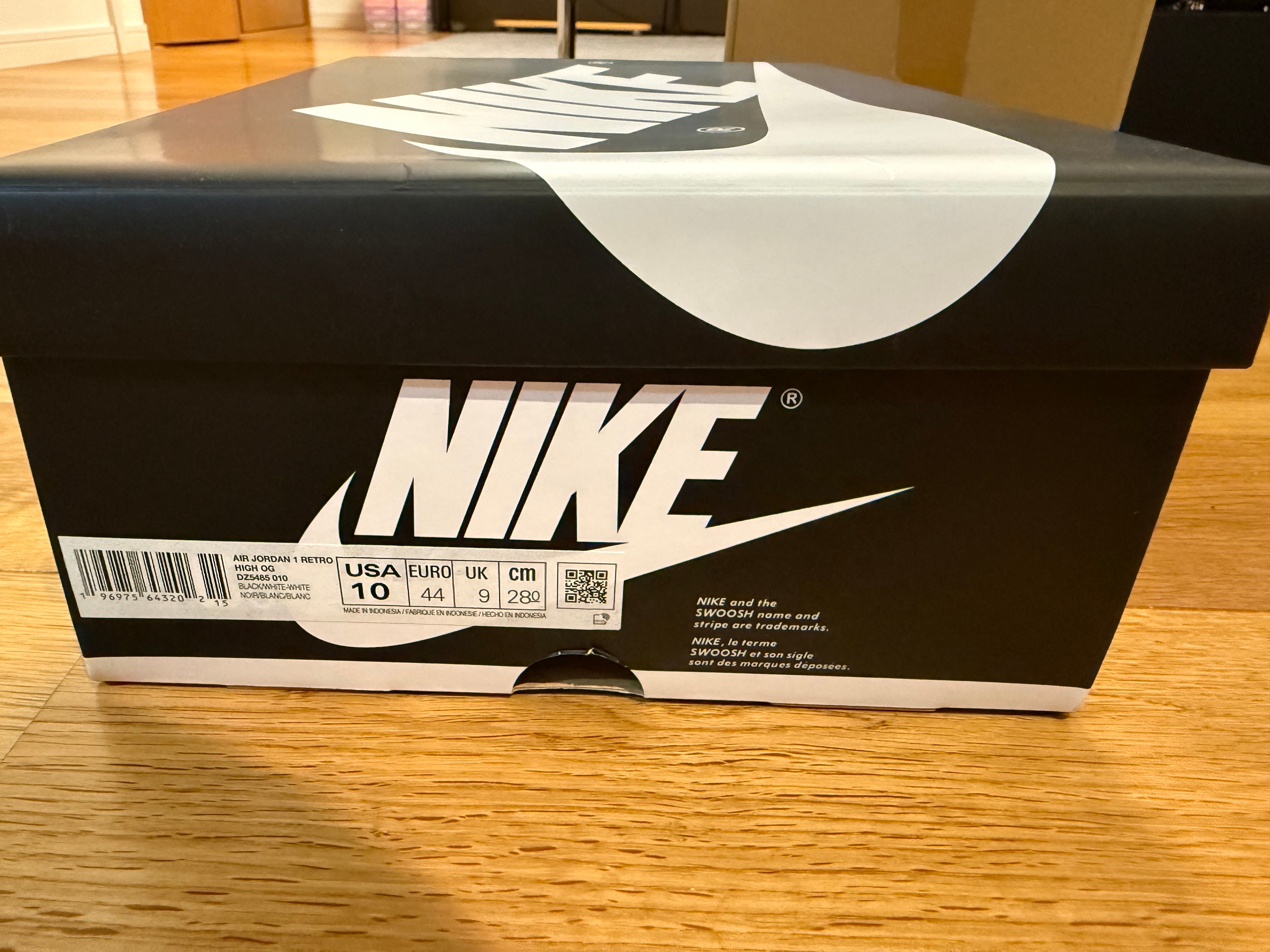 Nike Air Jordan 1 Retro High OG "Black/White"