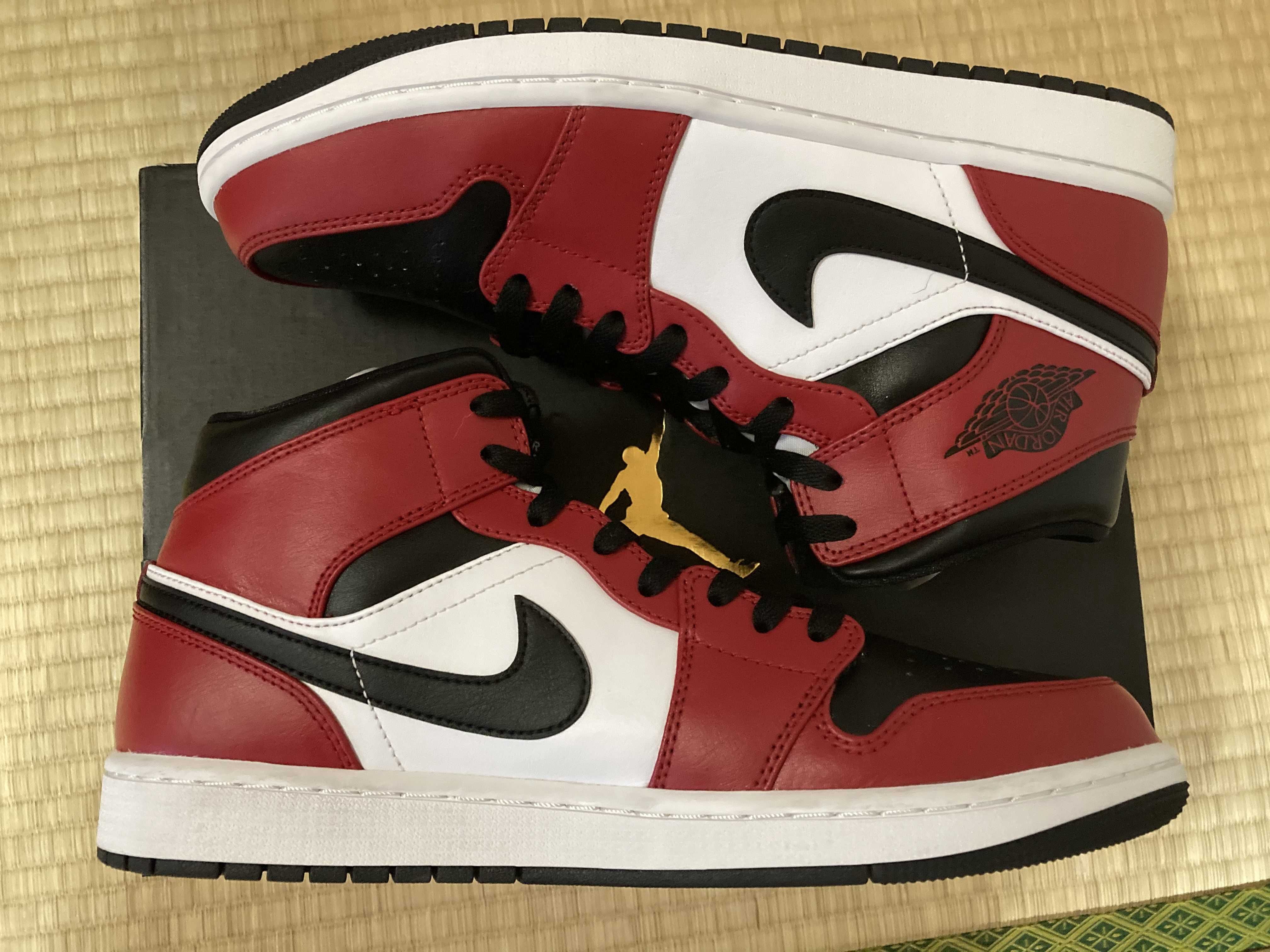 Nike Air Jordan 1 Mid "Chicago Black Toe"