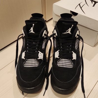 Nike Air Jordan 4 Retro "White Thunder"