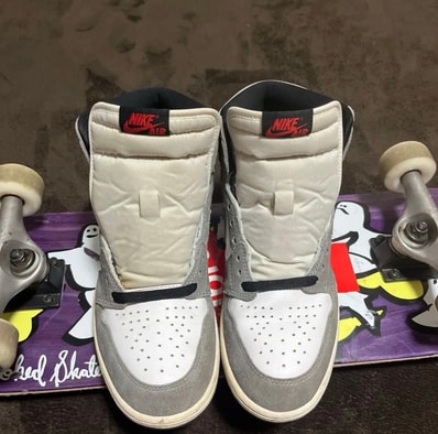 Nike Air Jordan 1 Retro High OG "Black and Smoke Grey"
