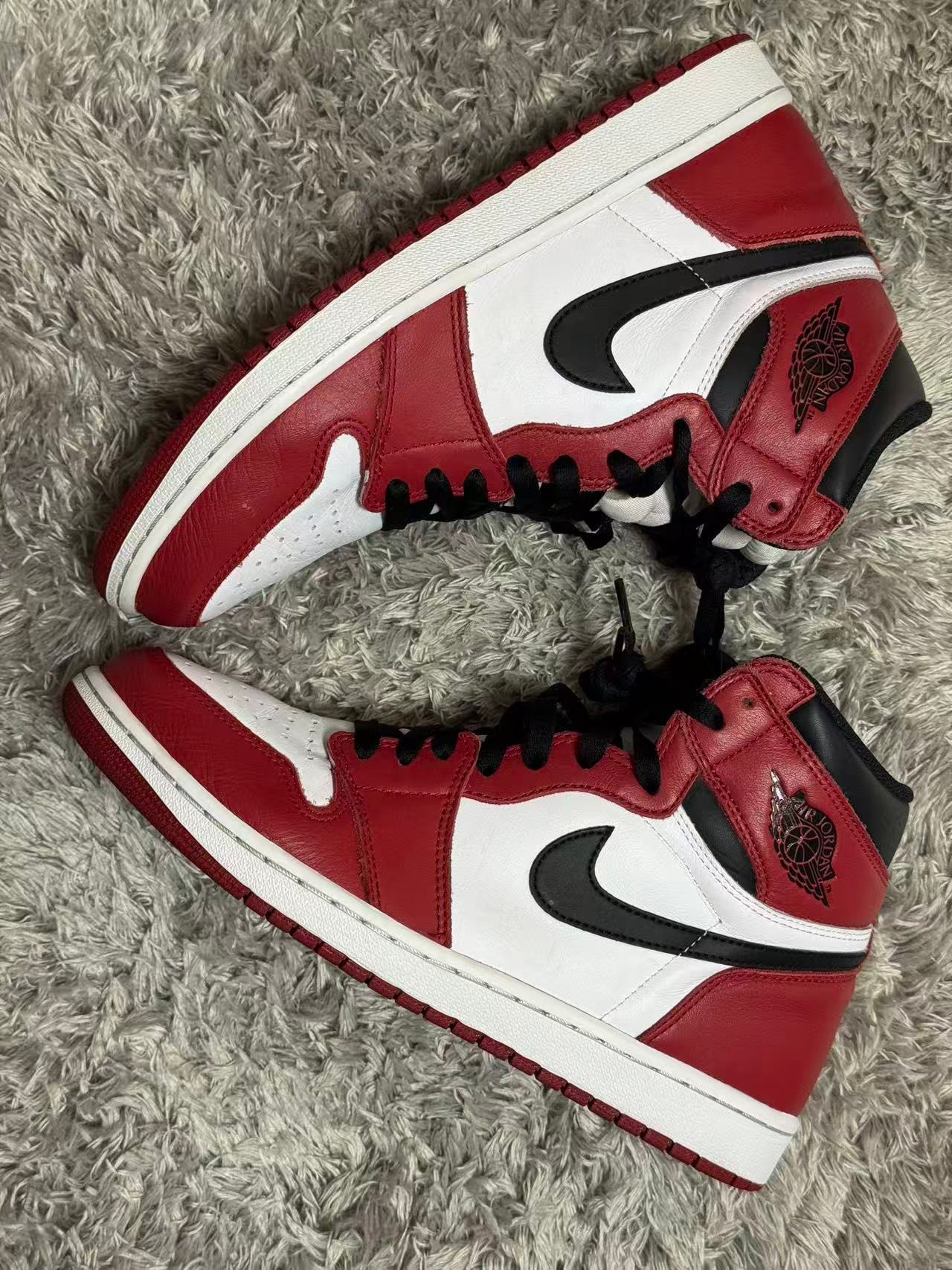Nike Air Jordan 1 Retro High "Chicago" (2015)