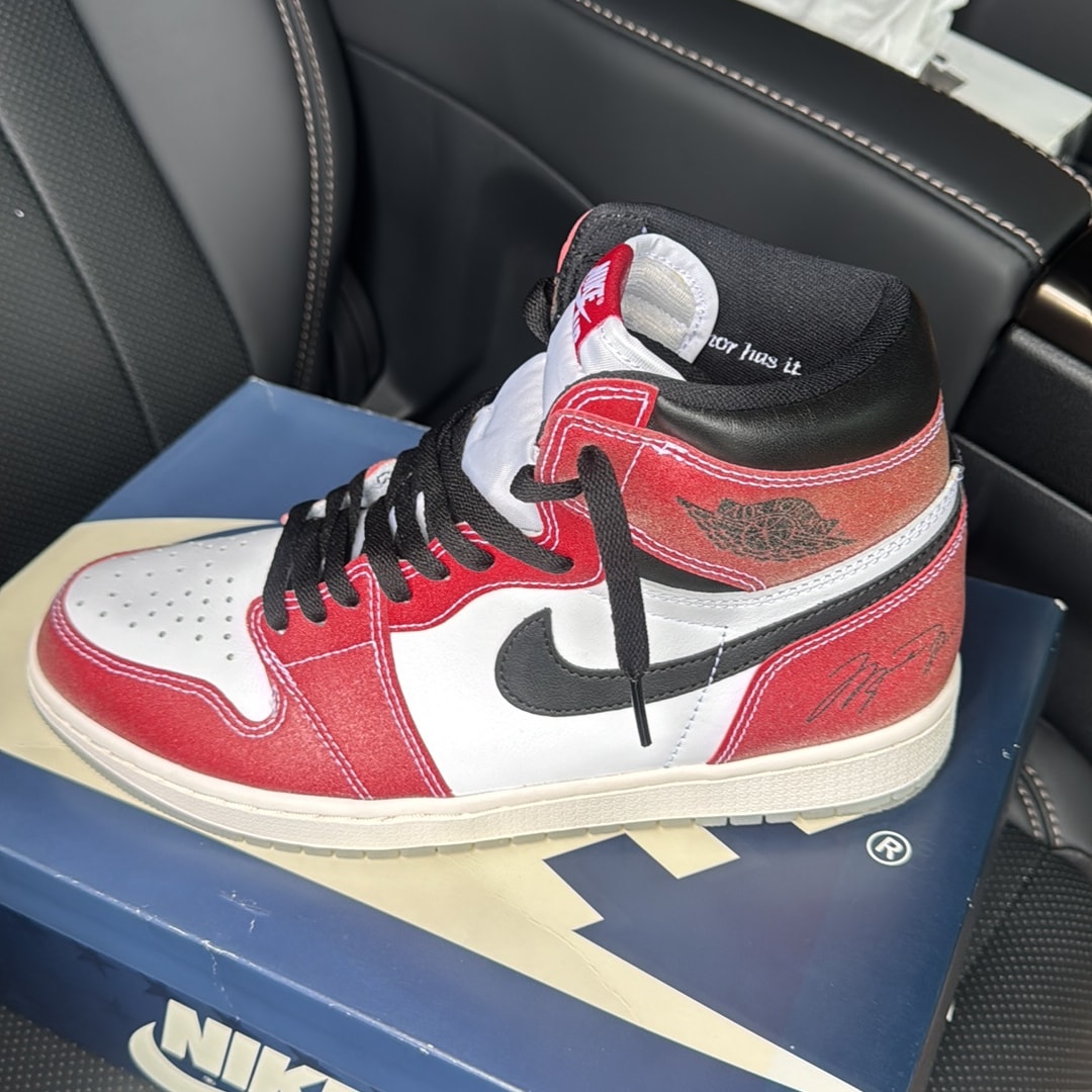 Trophy Room × Nike Air Jordan 1 Retro High OG "Chicago"
