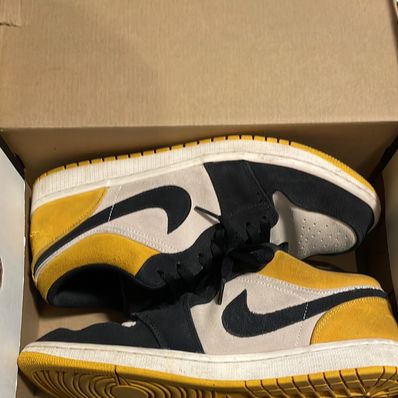 Air jordan 1 hot sale retro low university gold