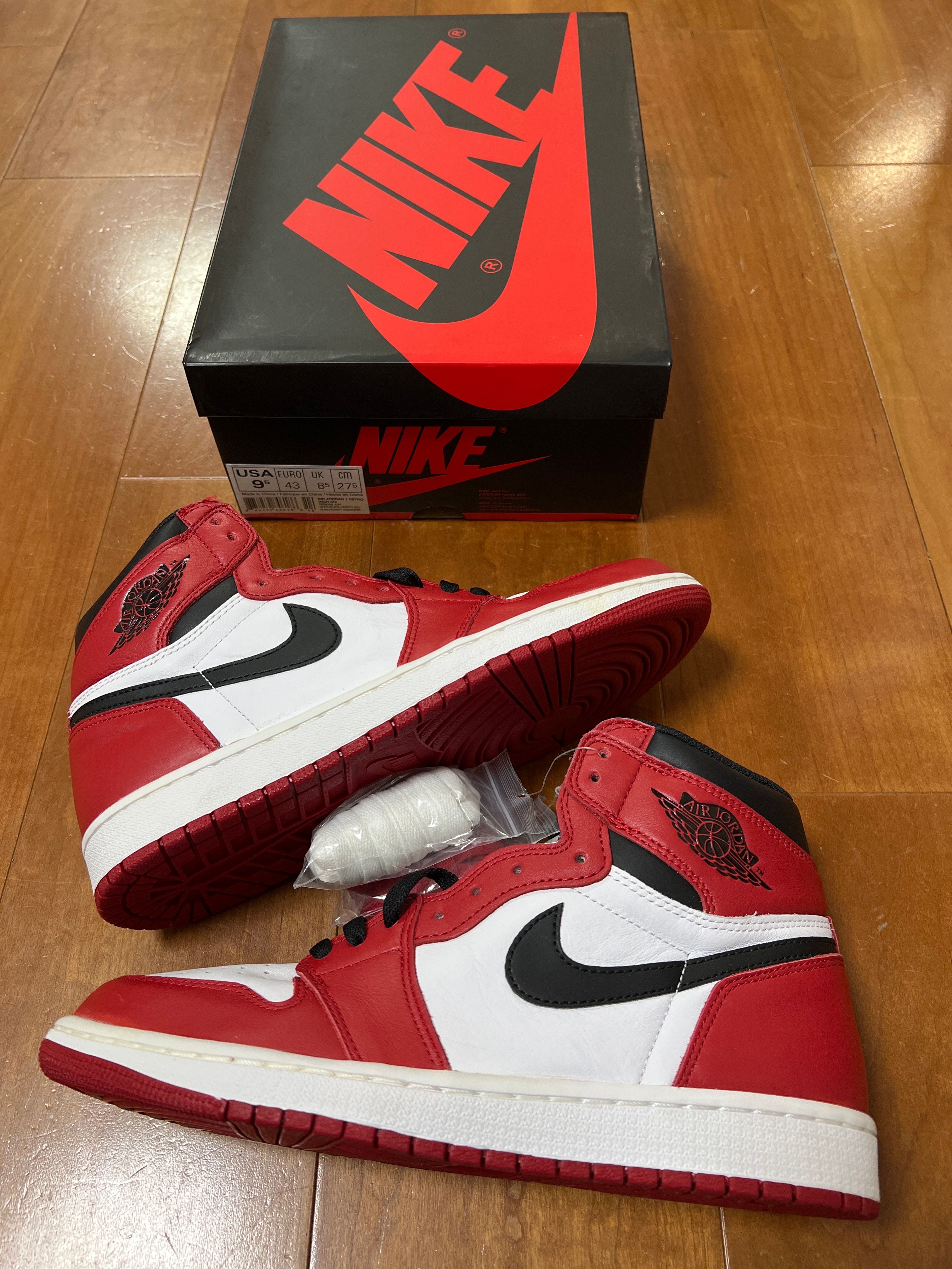 Nike Air Jordan 1 Retro High "Chicago" (2015)