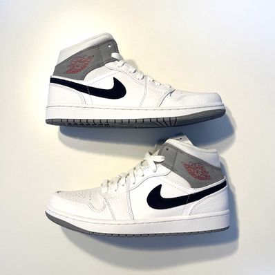 Nike Air Jordan 1 Mid "Paris"