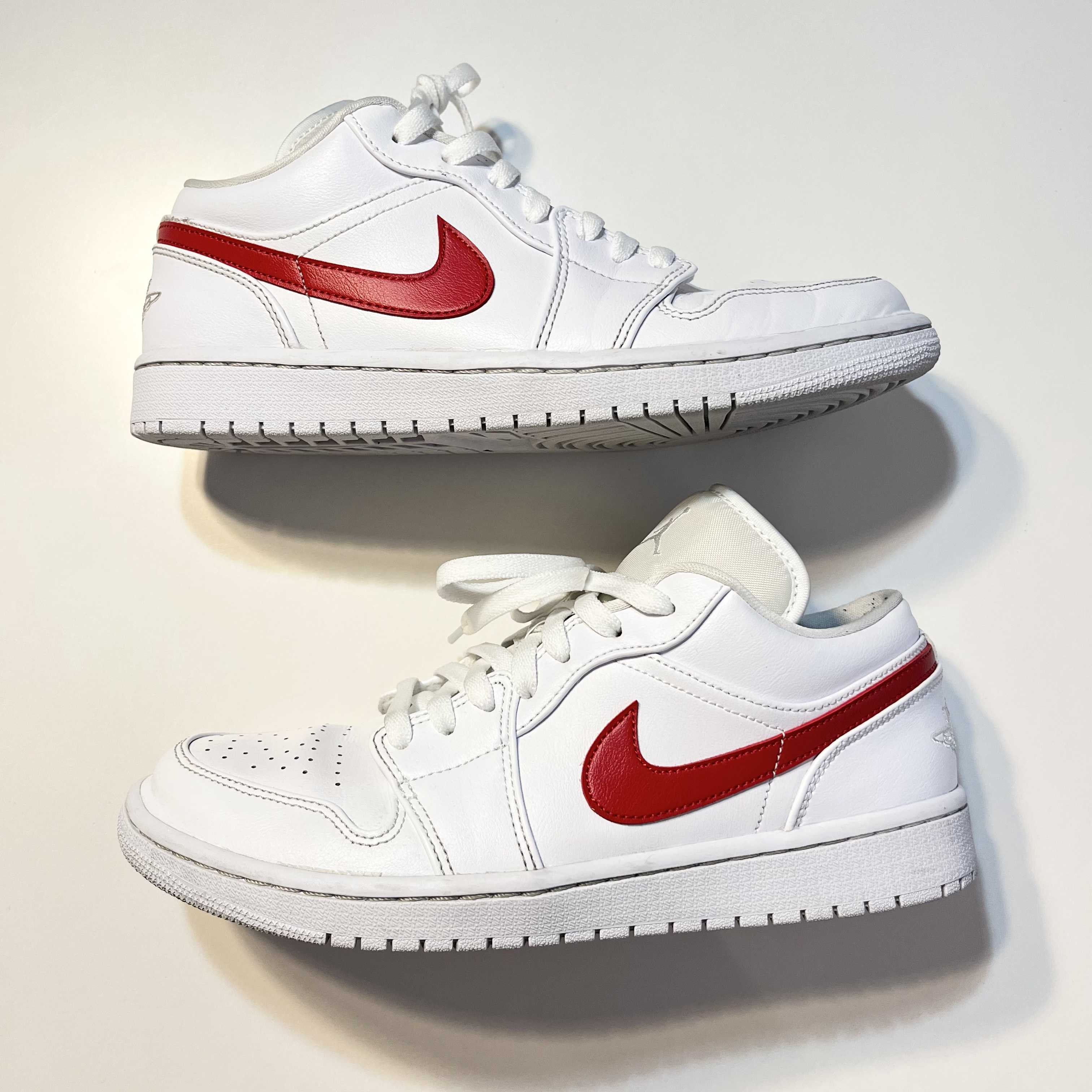 NIKE Women's AIR JORDAN 1 LOW "WHITE/UNIVERSITY RED"