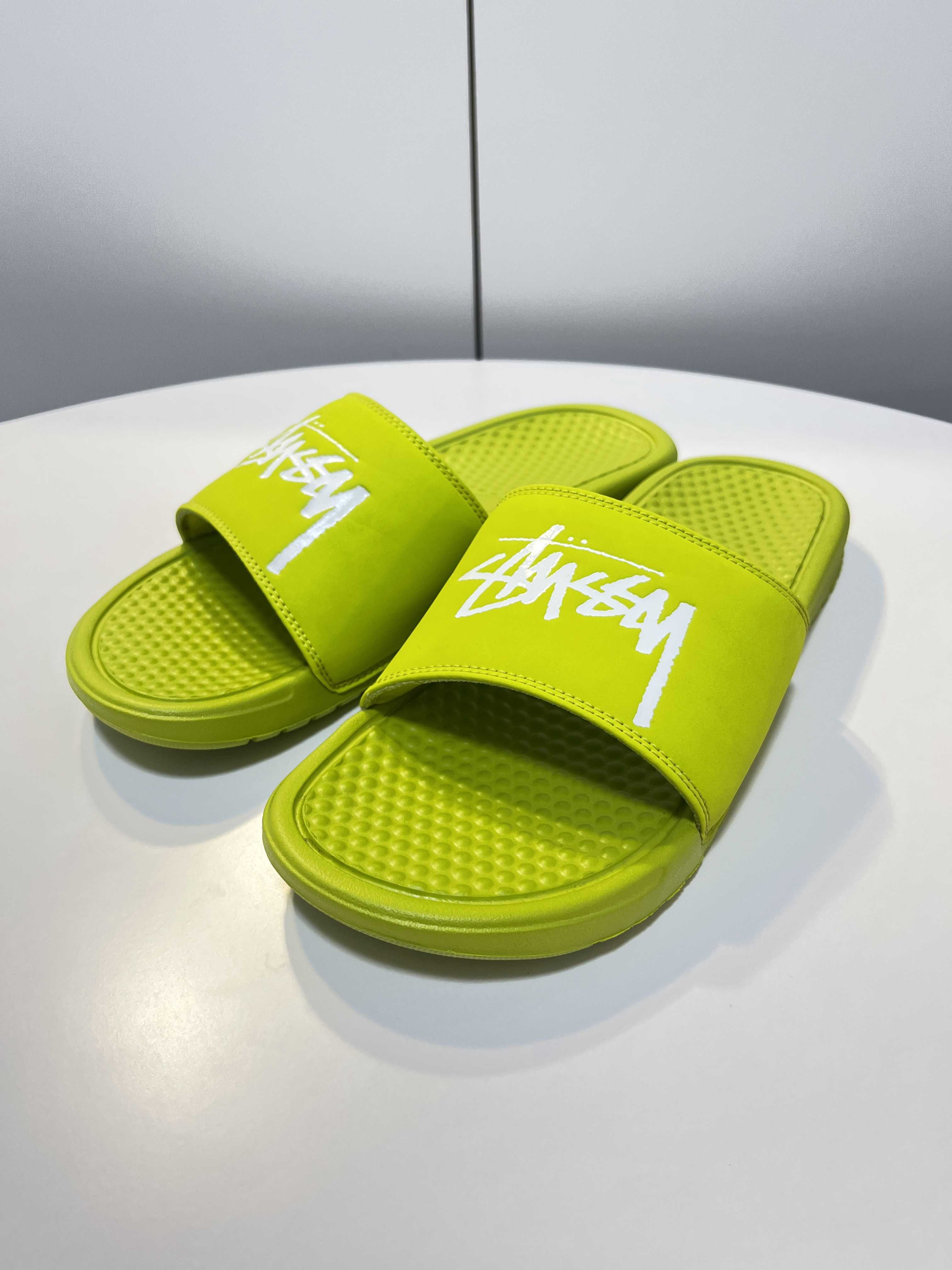 STUSSY × NIKE BENASSI SLIDE "VOLT"