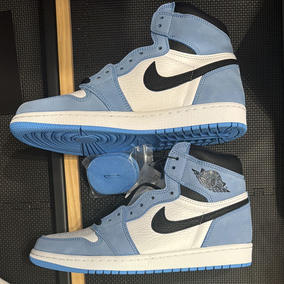 Nike Air Jordan 1 High OG "University Blue"