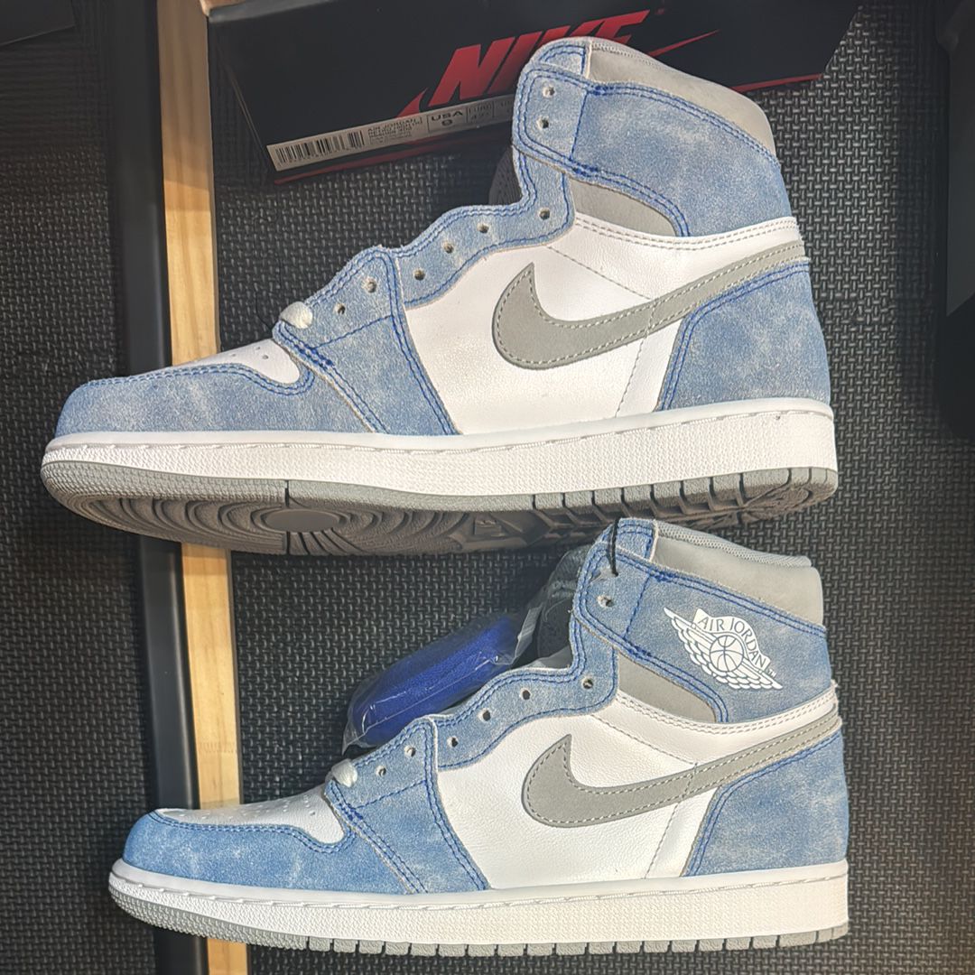 Nike Air Jordan 1 High OG "Hyper Royal"