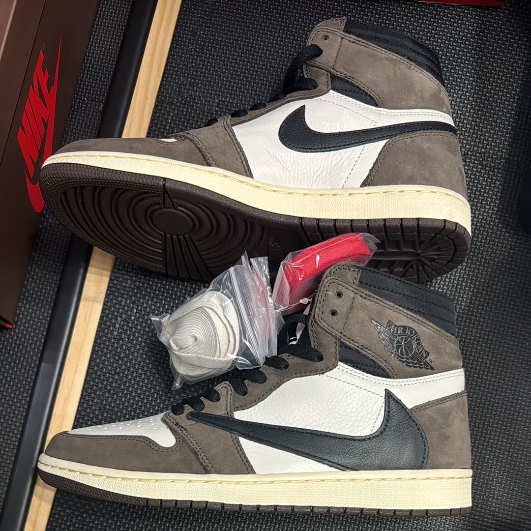 Travis Scott × Nike Air Jordan 1 Retro High OG TS SP "Sail/Dark Mocha"