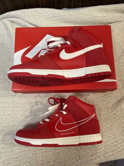 NIKE DUNK HIGH SE FIRST USE "UNIVERSITY RED"