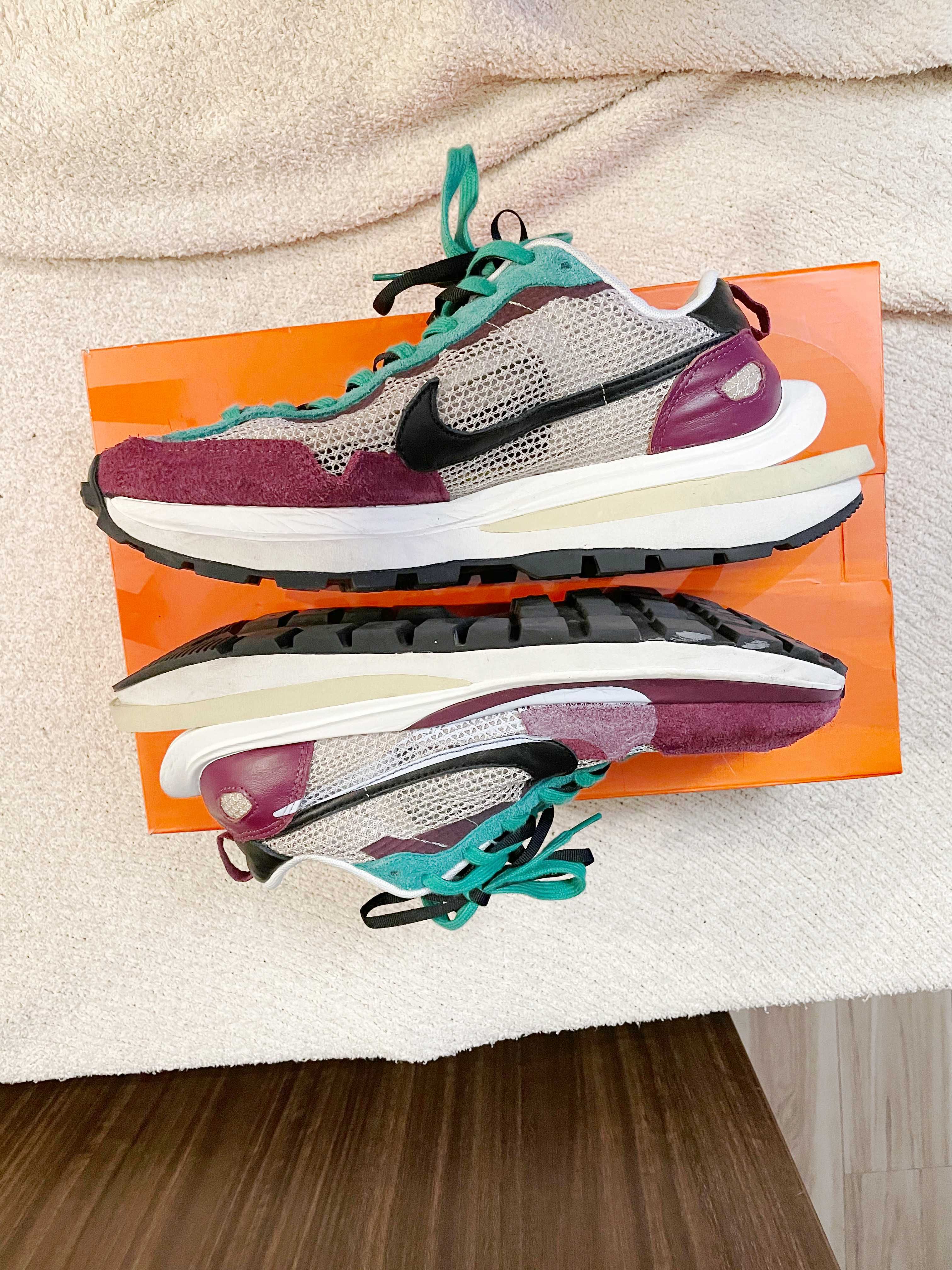 sacai × Nike Vapor Waffle "String/Red/Green"