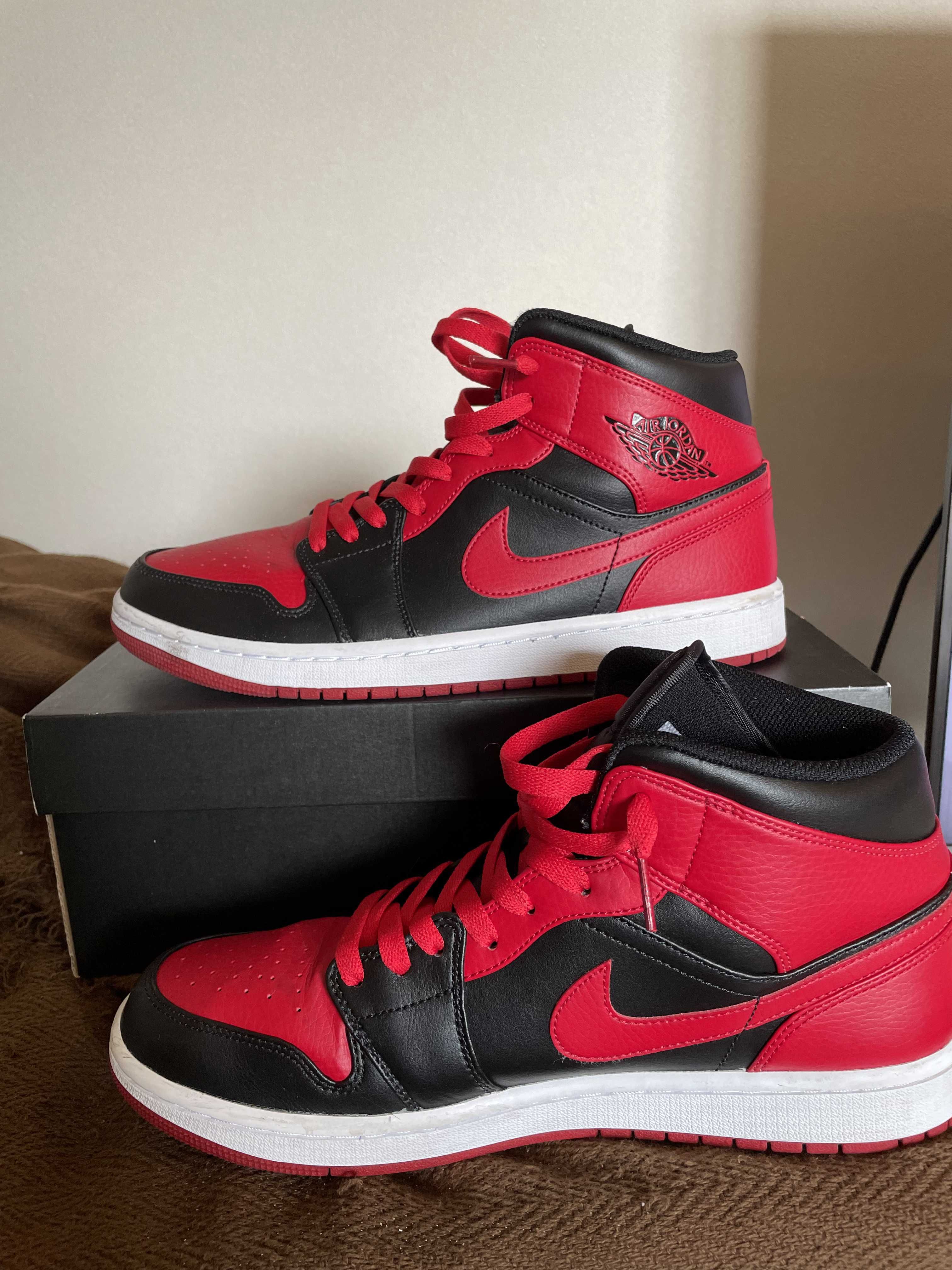 Nike Air Jordan 1 Mid "Bred"