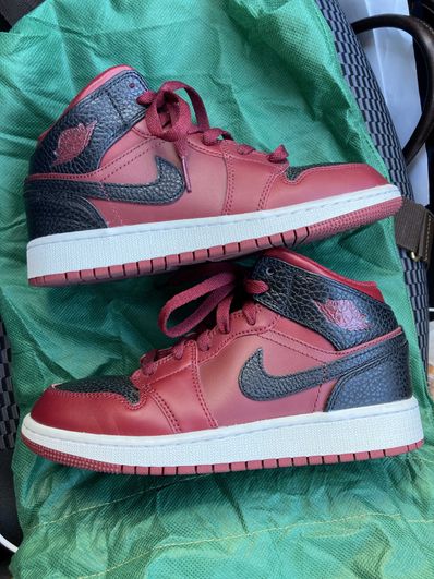 Nike GS Air Jordan 1 Mid "Bred"