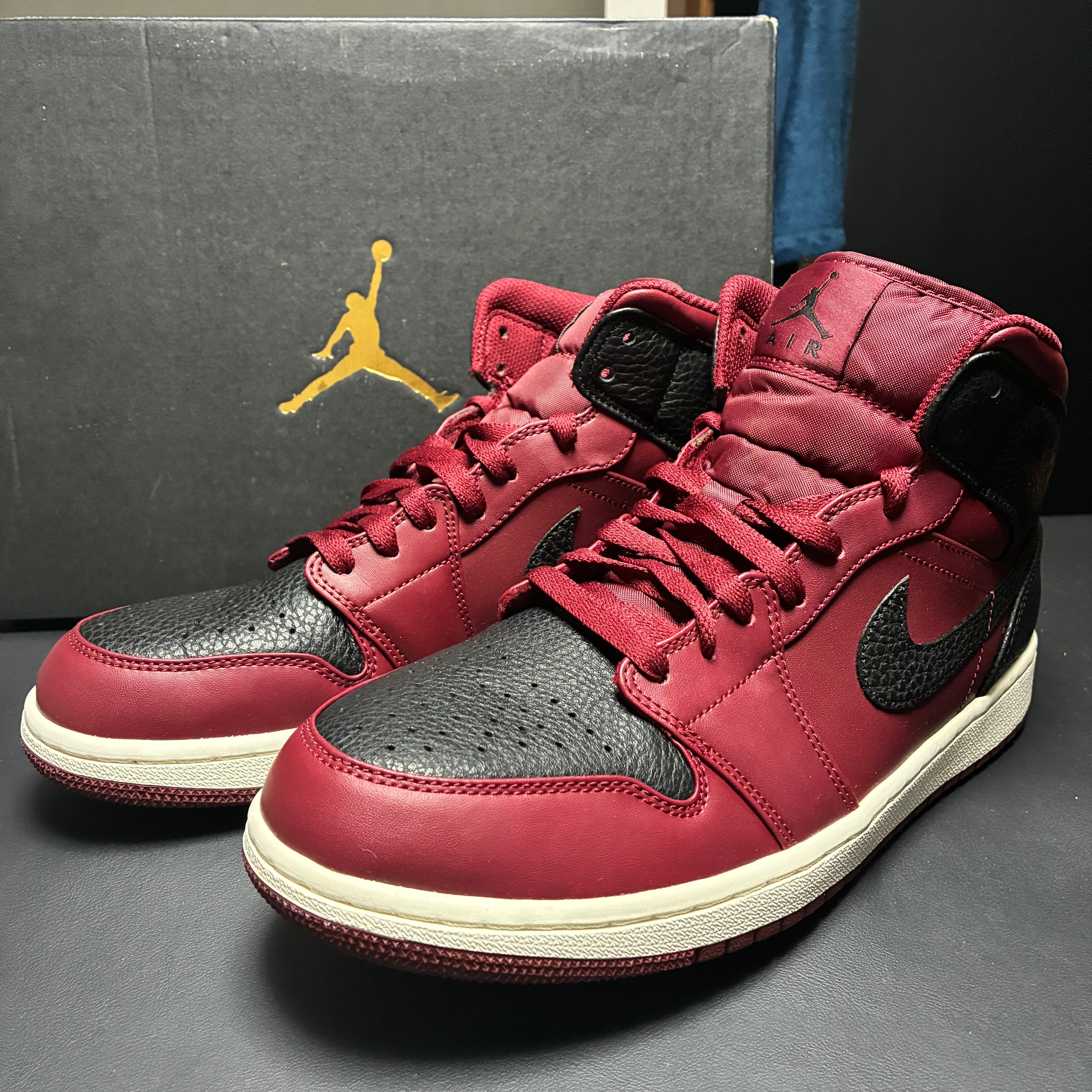NIKE AIR JORDAN 1 RETRO MID TEAM RED BLACK